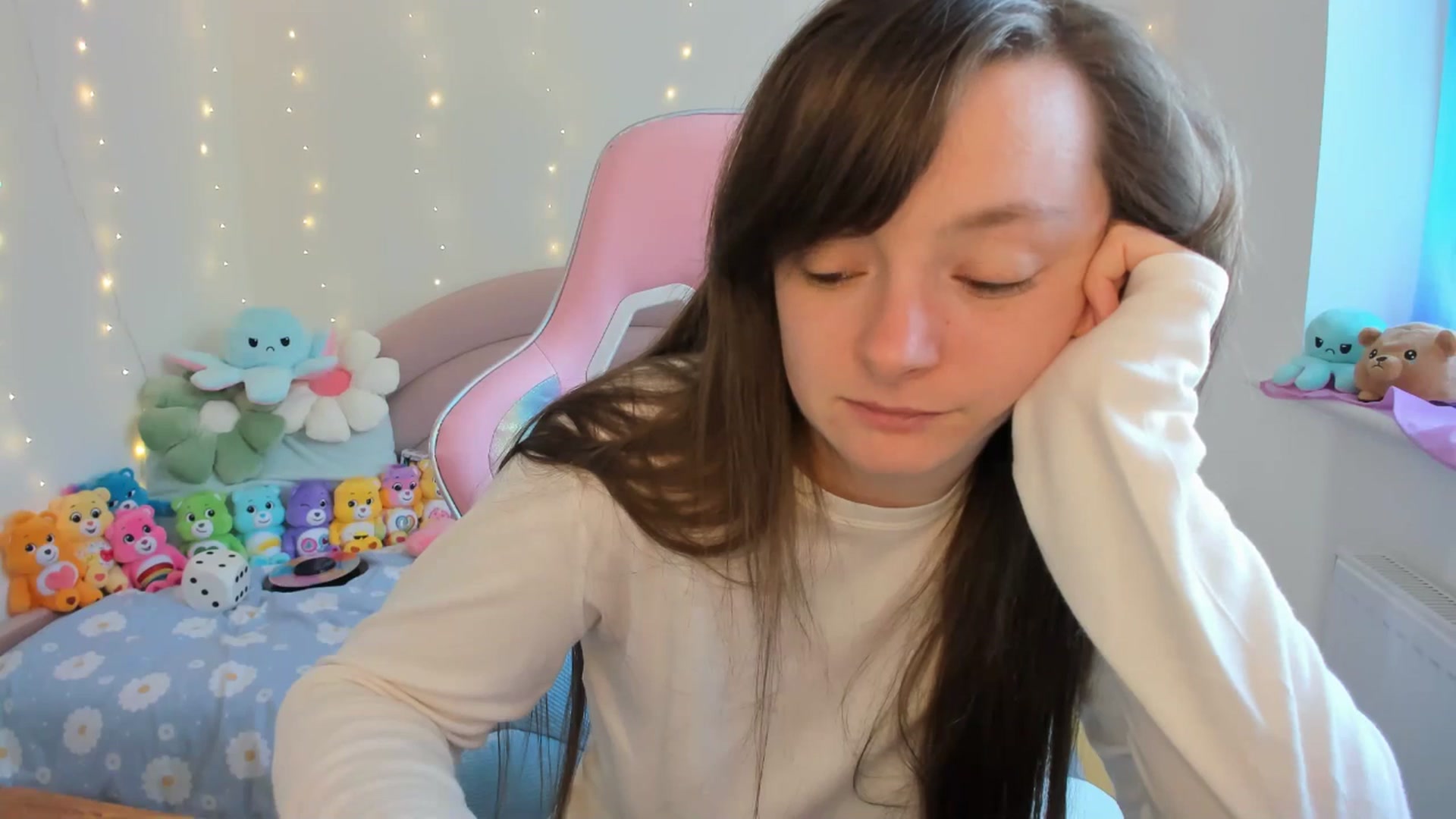 Gallery image thumbnail from JessieBear_'s myfreecams stream on, 09/16/2024, 16:17 image 16 of 20