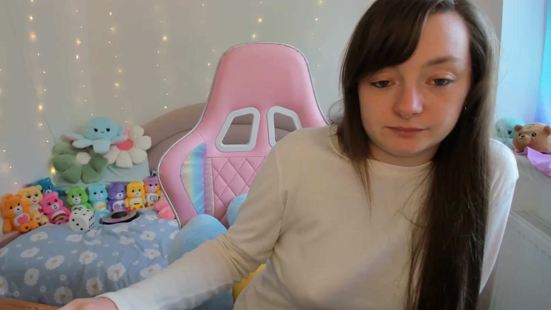 Gallery image thumbnail from JessieBear_'s myfreecams stream on, 09/16/2024, 16:17 image 1 of 20