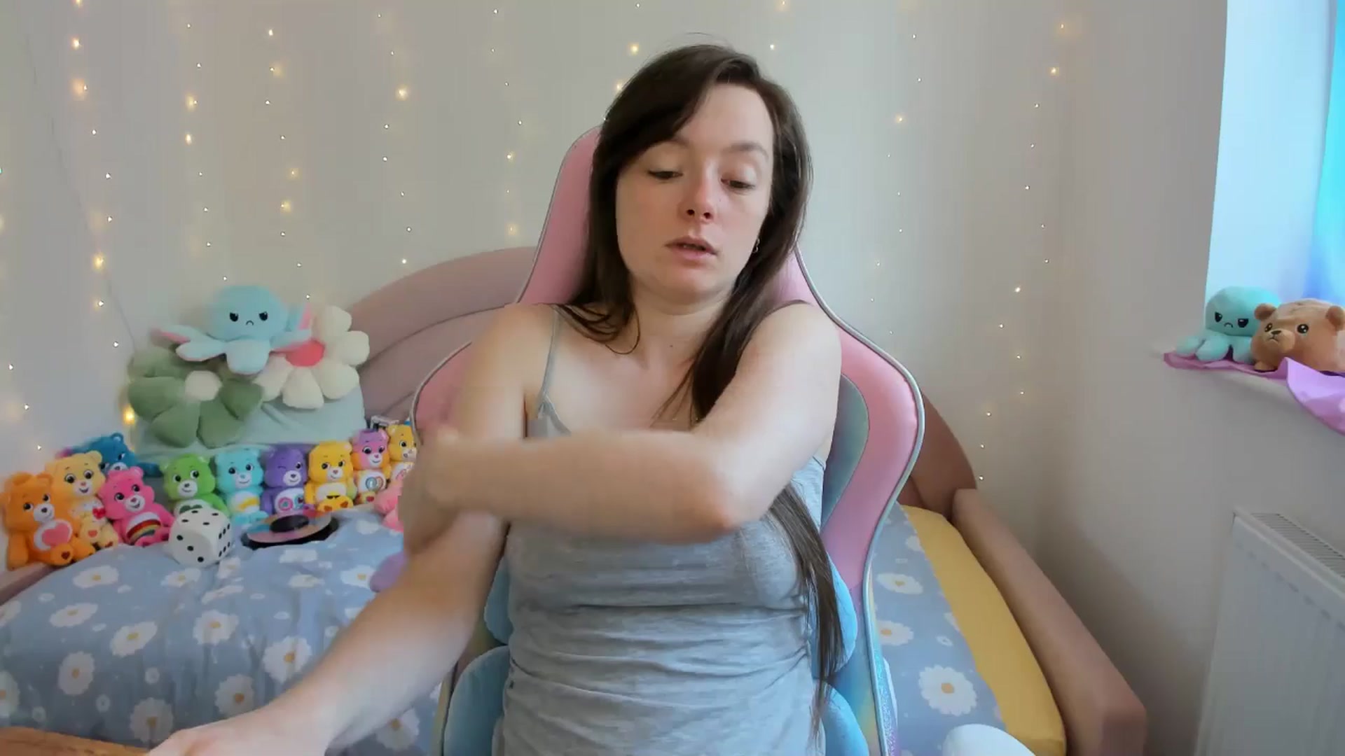 Gallery image thumbnail from JessieBear_'s myfreecams stream on, 09/17/2024, 13:56 image 10 of 20