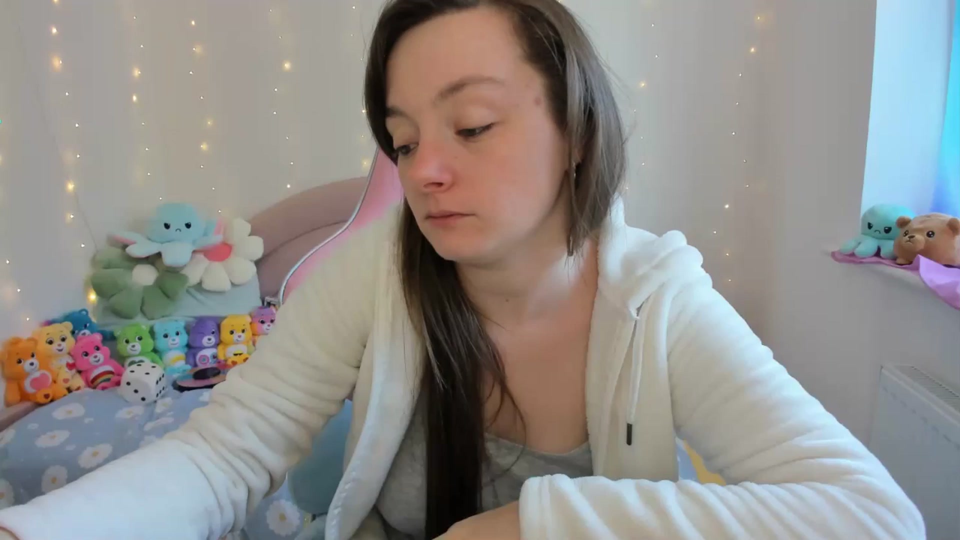 Gallery image thumbnail from JessieBear_'s myfreecams stream on, 09/17/2024, 14:20 image 14 of 20