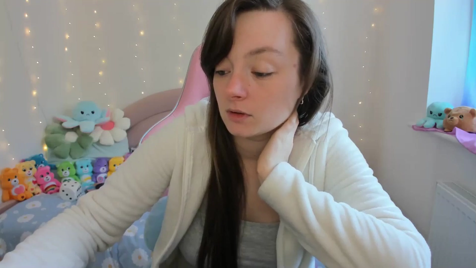 Gallery image thumbnail from JessieBear_'s myfreecams stream on, 09/17/2024, 14:20 image 8 of 20