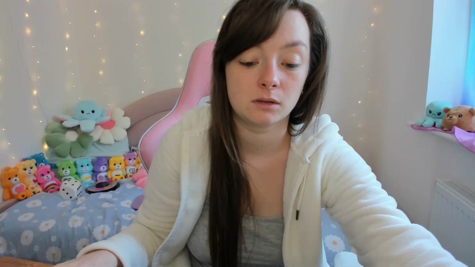 Gallery image thumbnail from JessieBear_'s myfreecams stream on, 09/17/2024, 14:20 image 18 of 20