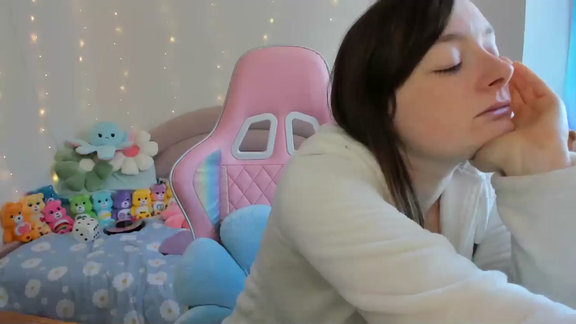 Gallery image thumbnail from JessieBear_'s myfreecams stream on, 09/17/2024, 14:20 image 12 of 20