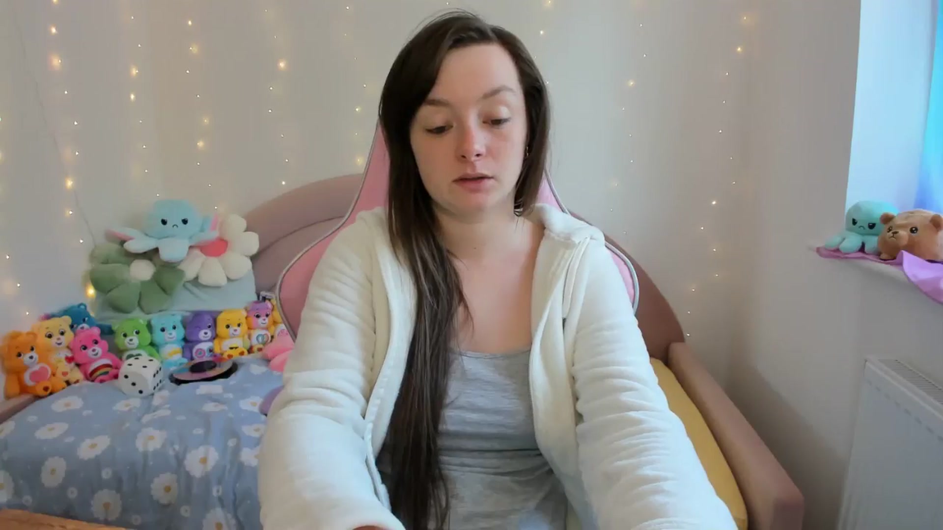 Gallery image thumbnail from JessieBear_'s myfreecams stream on, 09/17/2024, 14:20 image 10 of 20