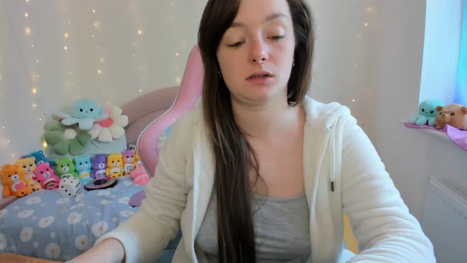 Gallery image thumbnail from JessieBear_'s myfreecams stream on, 09/17/2024, 14:20 image 13 of 20