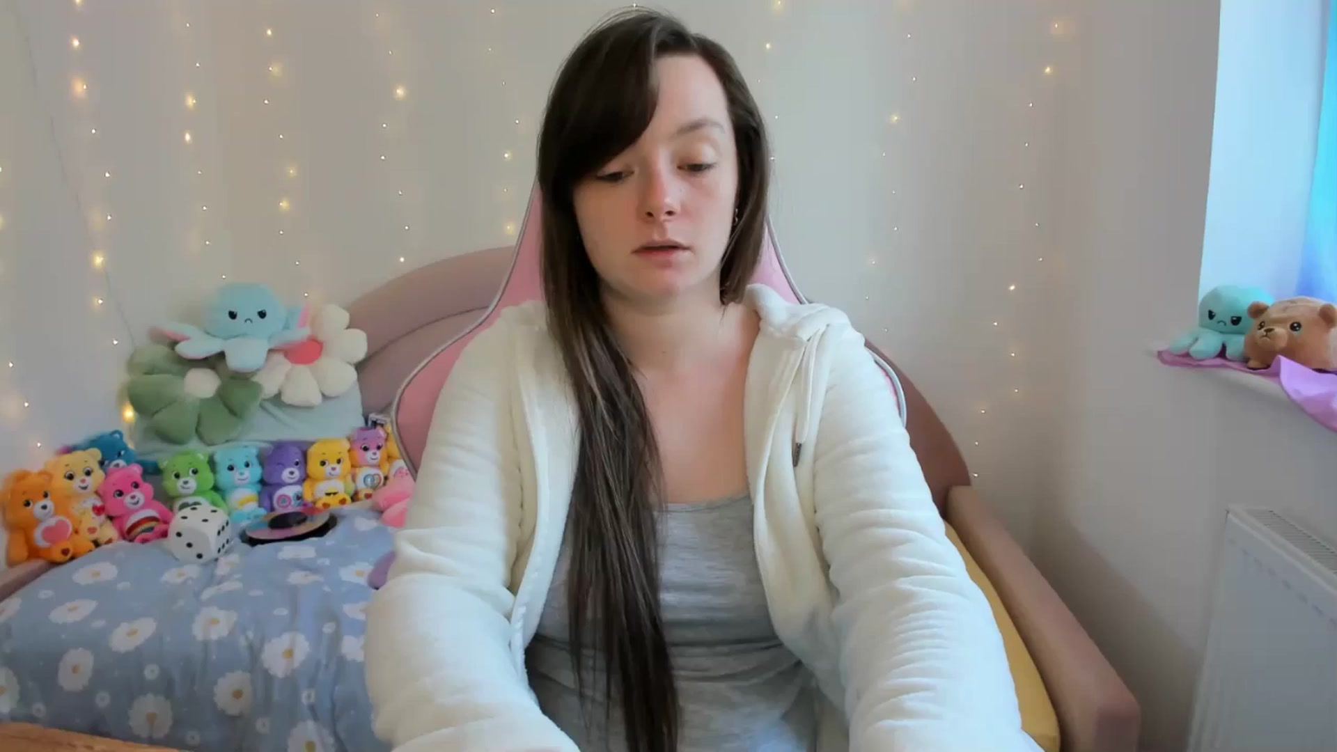 Gallery image thumbnail from JessieBear_'s myfreecams stream on, 09/17/2024, 14:20 image 9 of 20