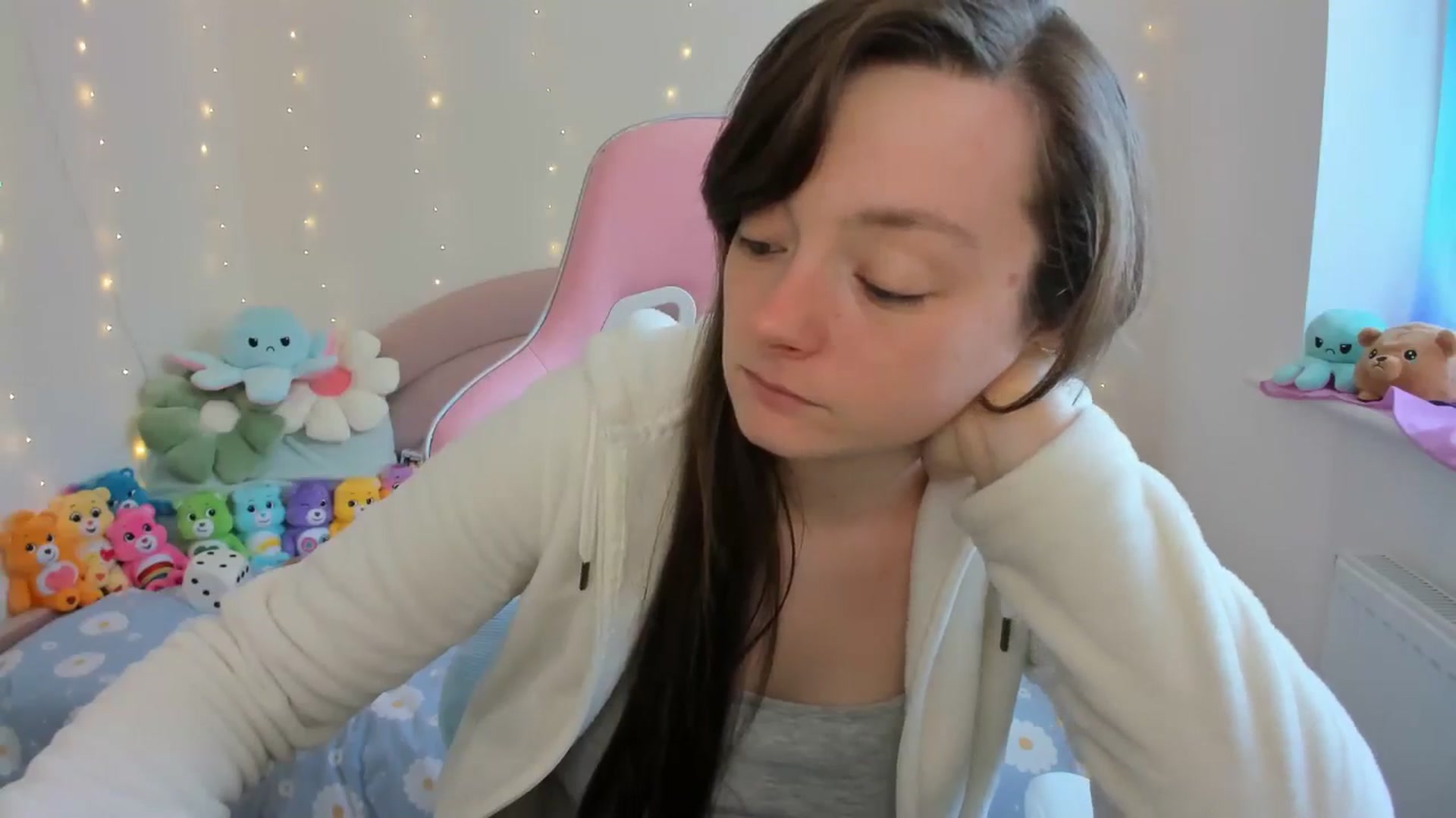 Gallery image thumbnail from JessieBear_'s myfreecams stream on, 09/17/2024, 14:20 image 4 of 20