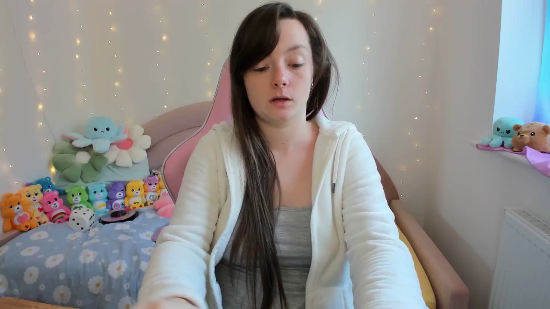 Gallery image thumbnail from JessieBear_'s myfreecams stream on, 09/17/2024, 14:20 image 5 of 20