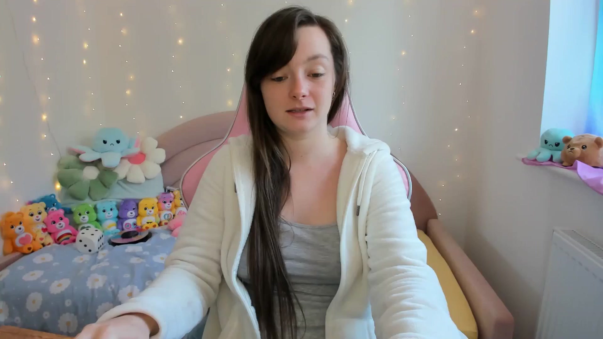 Gallery image thumbnail from JessieBear_'s myfreecams stream on, 09/17/2024, 14:20 image 2 of 20