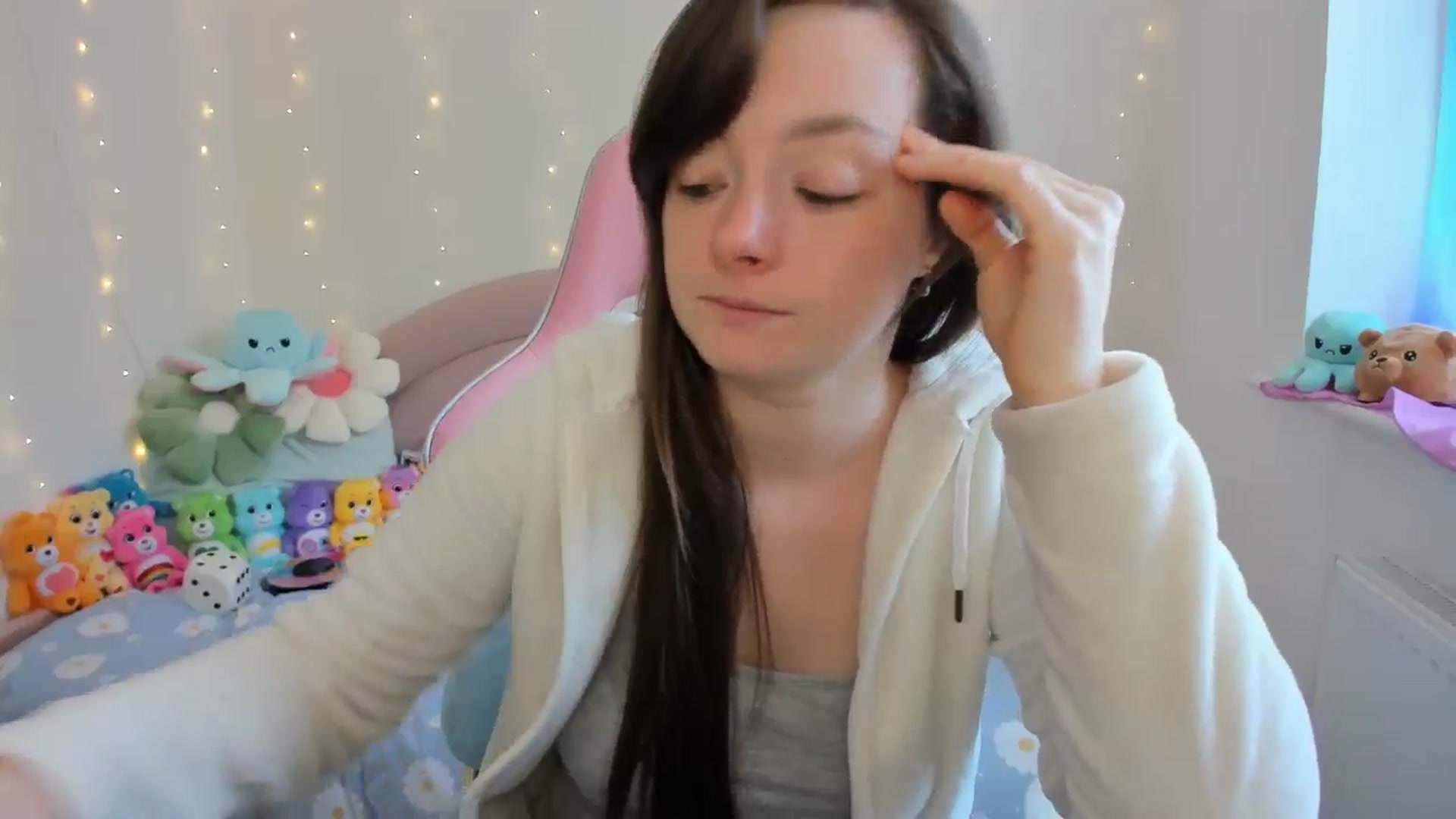 Gallery image thumbnail from JessieBear_'s myfreecams stream on, 09/17/2024, 14:20 image 6 of 20