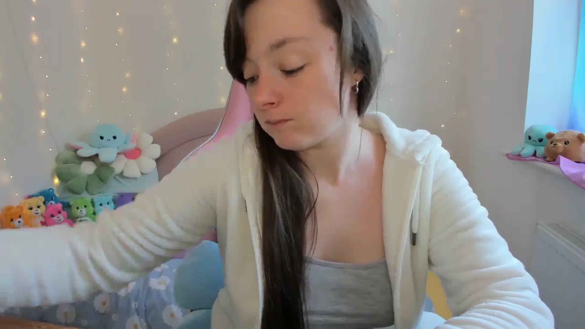 Gallery image thumbnail from JessieBear_'s myfreecams stream on, 09/17/2024, 14:20 image 3 of 20