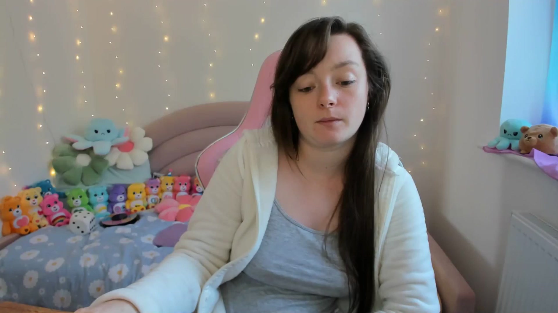 Gallery image thumbnail from JessieBear_'s myfreecams stream on, 09/17/2024, 15:57 image 2 of 20