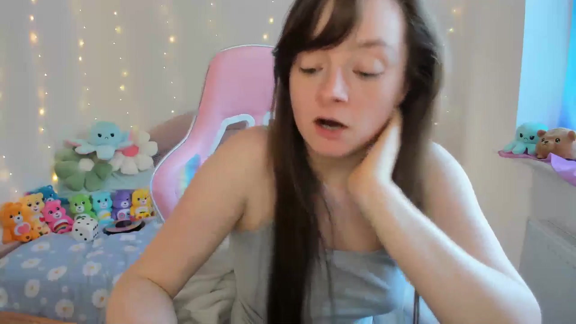 Gallery image thumbnail from JessieBear_'s myfreecams stream on, 09/17/2024, 17:09 image 9 of 20