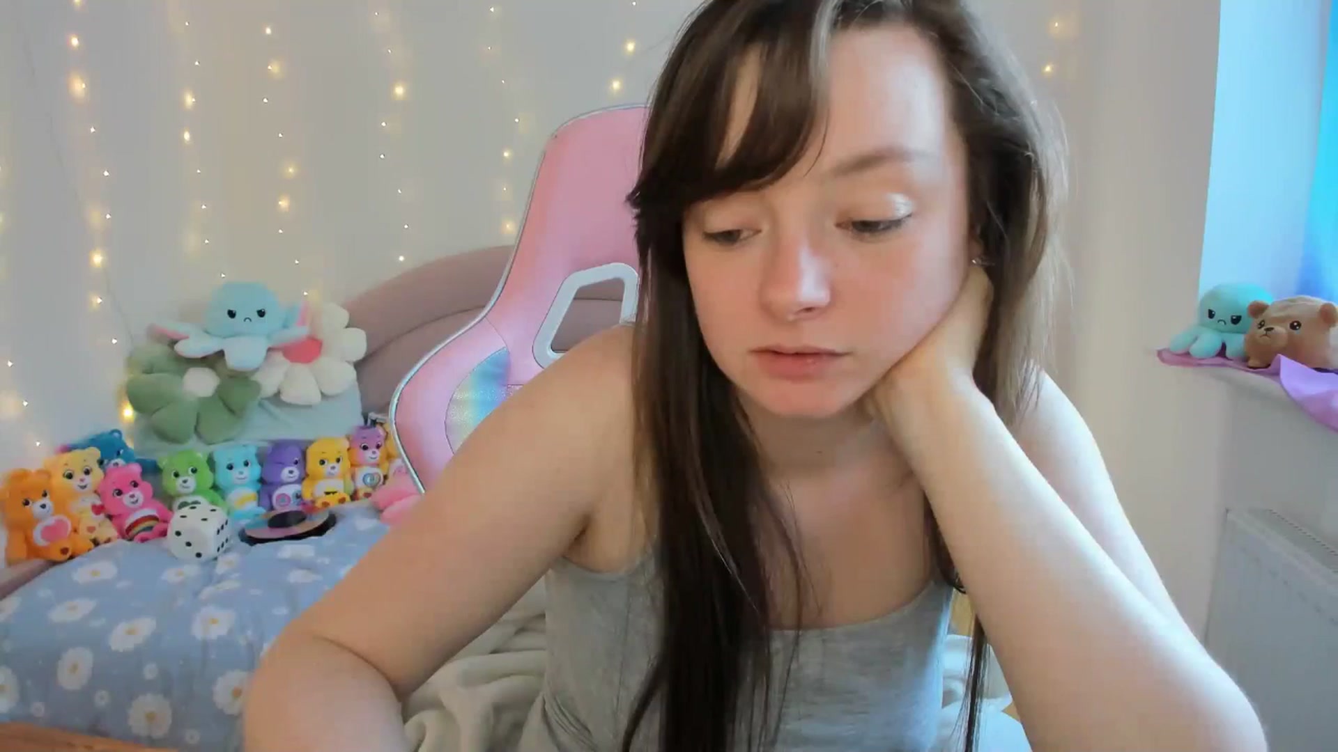 Gallery image thumbnail from JessieBear_'s myfreecams stream on, 09/17/2024, 17:09 image 6 of 20