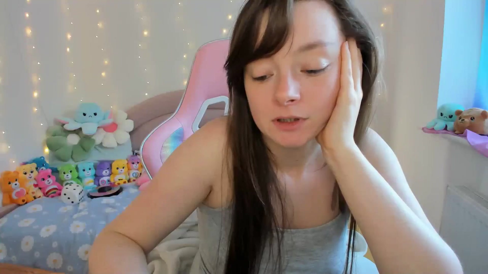 Gallery image thumbnail from JessieBear_'s myfreecams stream on, 09/17/2024, 17:09 image 7 of 20