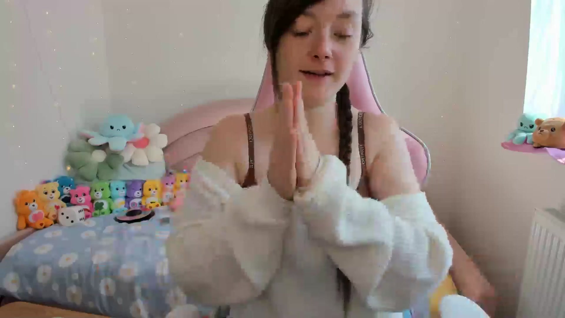 Gallery image thumbnail from JessieBear_'s myfreecams stream on, 09/19/2024, 11:52 image 2 of 20