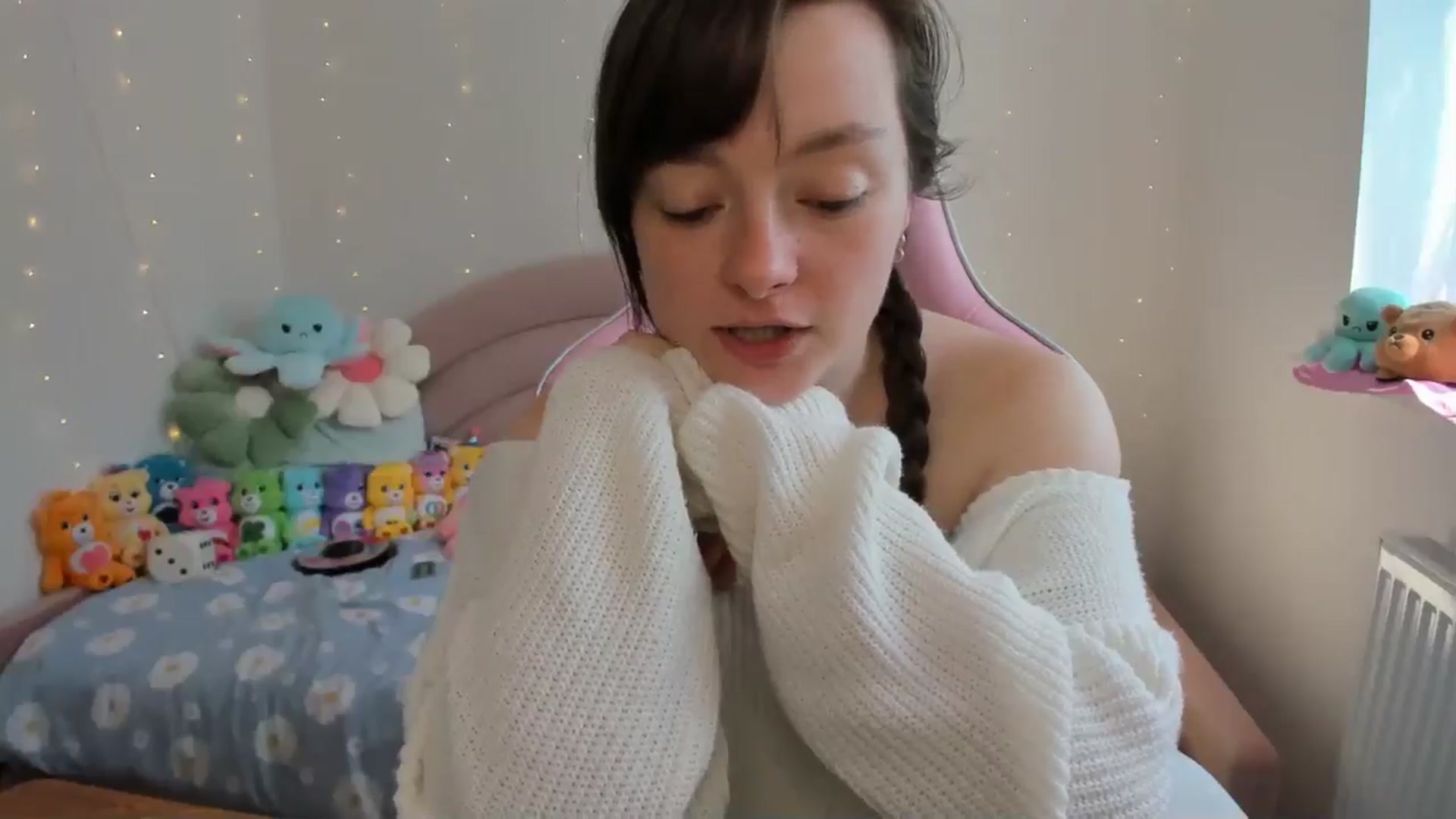 Gallery image thumbnail from JessieBear_'s myfreecams stream on, 09/19/2024, 11:52 image 16 of 20