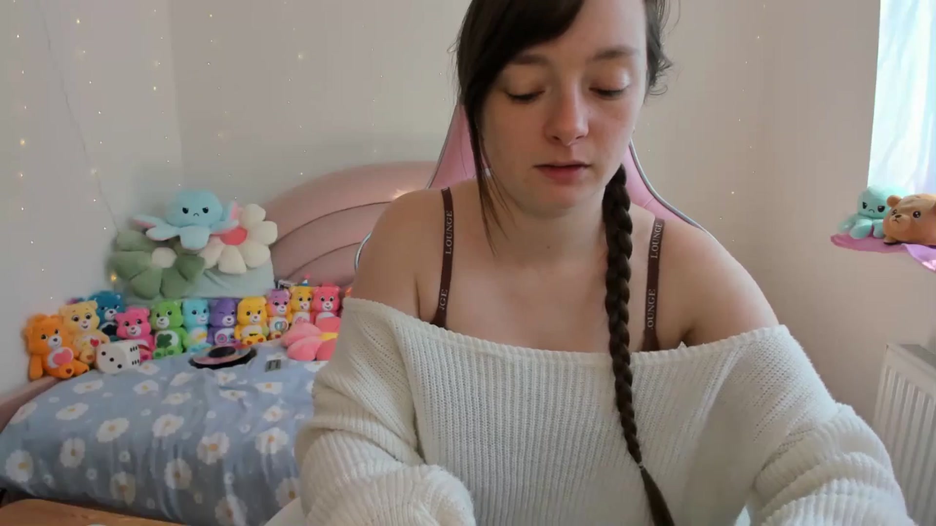 Gallery image thumbnail from JessieBear_'s myfreecams stream on, 09/19/2024, 11:52 image 3 of 20