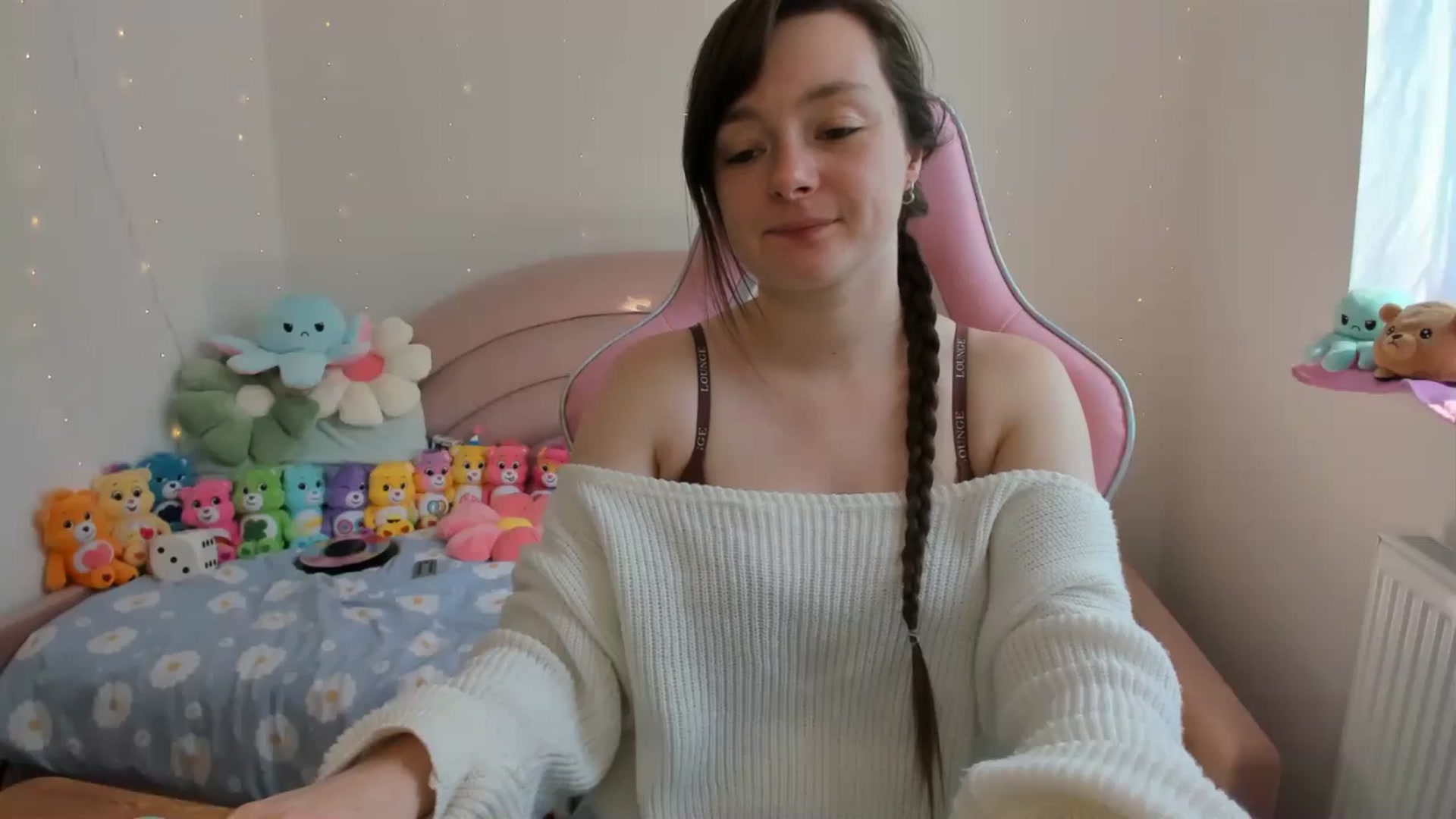 Gallery image thumbnail from JessieBear_'s myfreecams stream on, 09/19/2024, 11:52 image 5 of 20
