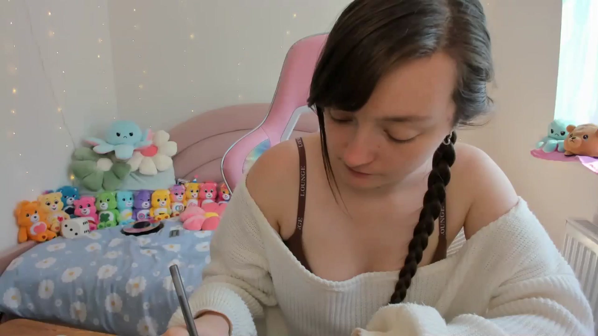 Gallery image thumbnail from JessieBear_'s myfreecams stream on, 09/19/2024, 11:52 image 9 of 20