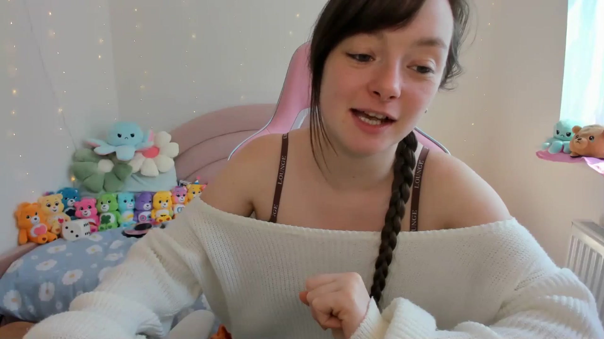 Gallery image thumbnail from JessieBear_'s myfreecams stream on, 09/19/2024, 11:52 image 10 of 20