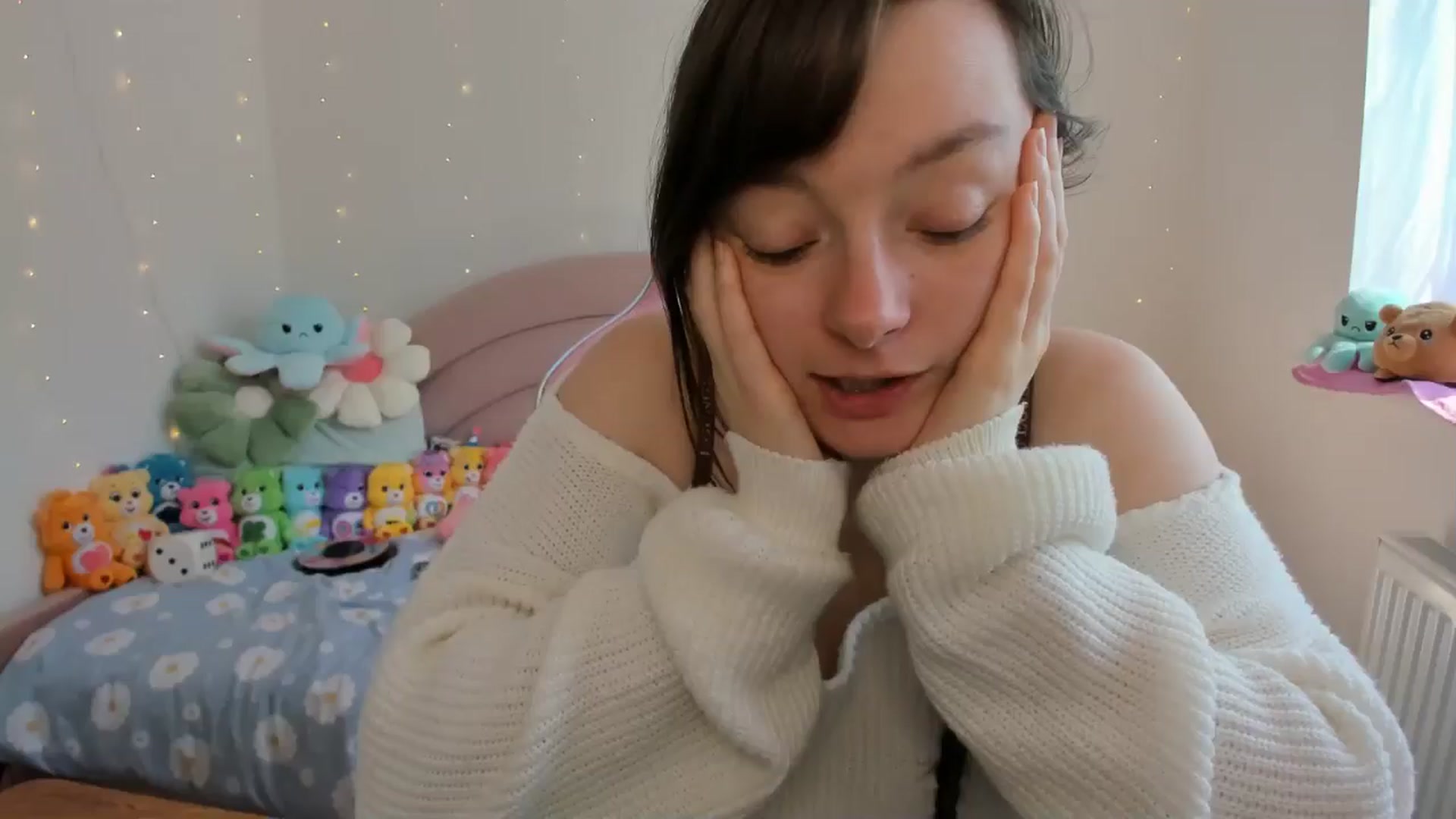 Gallery image thumbnail from JessieBear_'s myfreecams stream on, 09/19/2024, 11:52 image 8 of 20