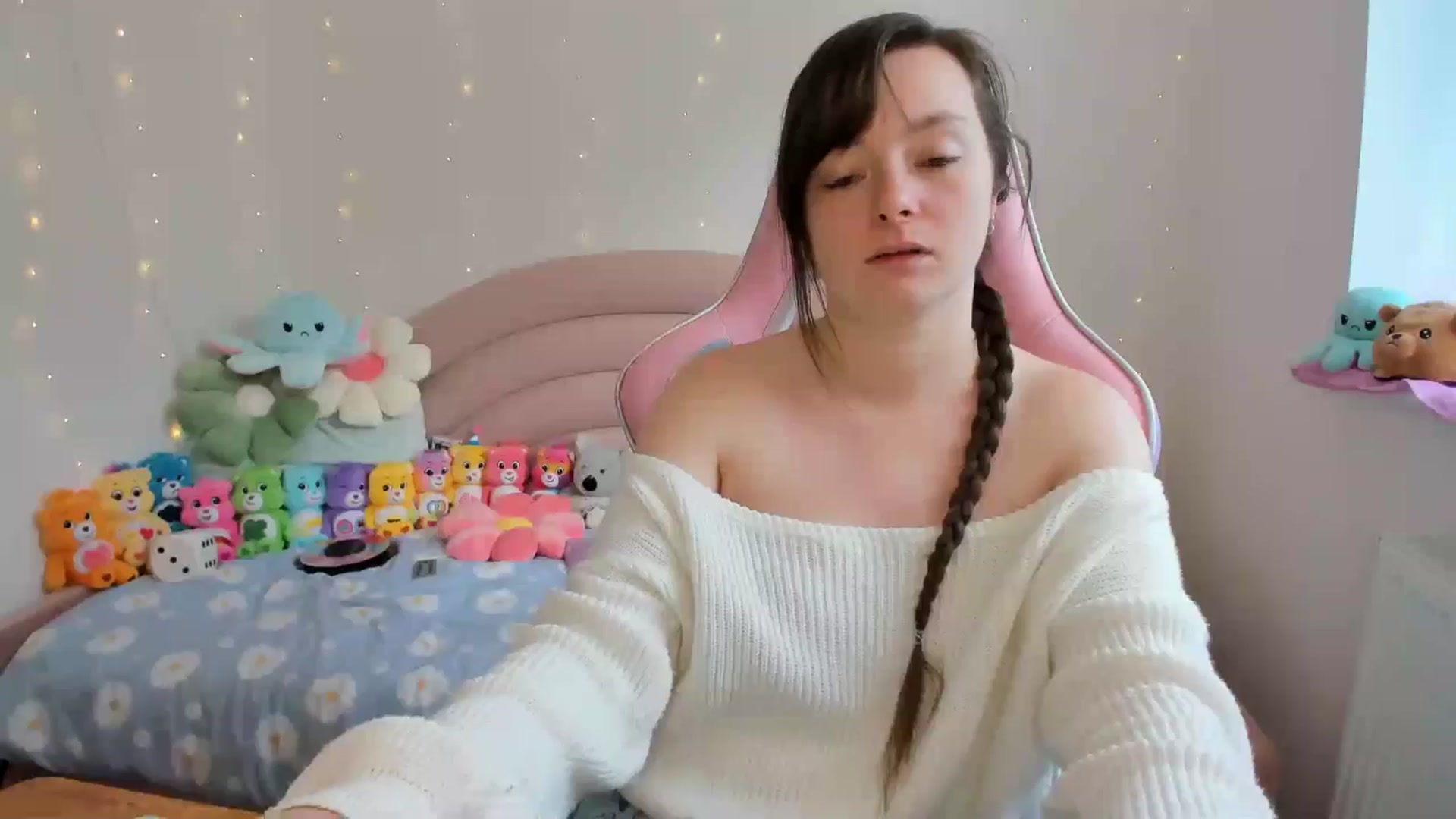 Gallery image thumbnail from JessieBear_'s myfreecams stream on, 09/19/2024, 12:29 image 10 of 20