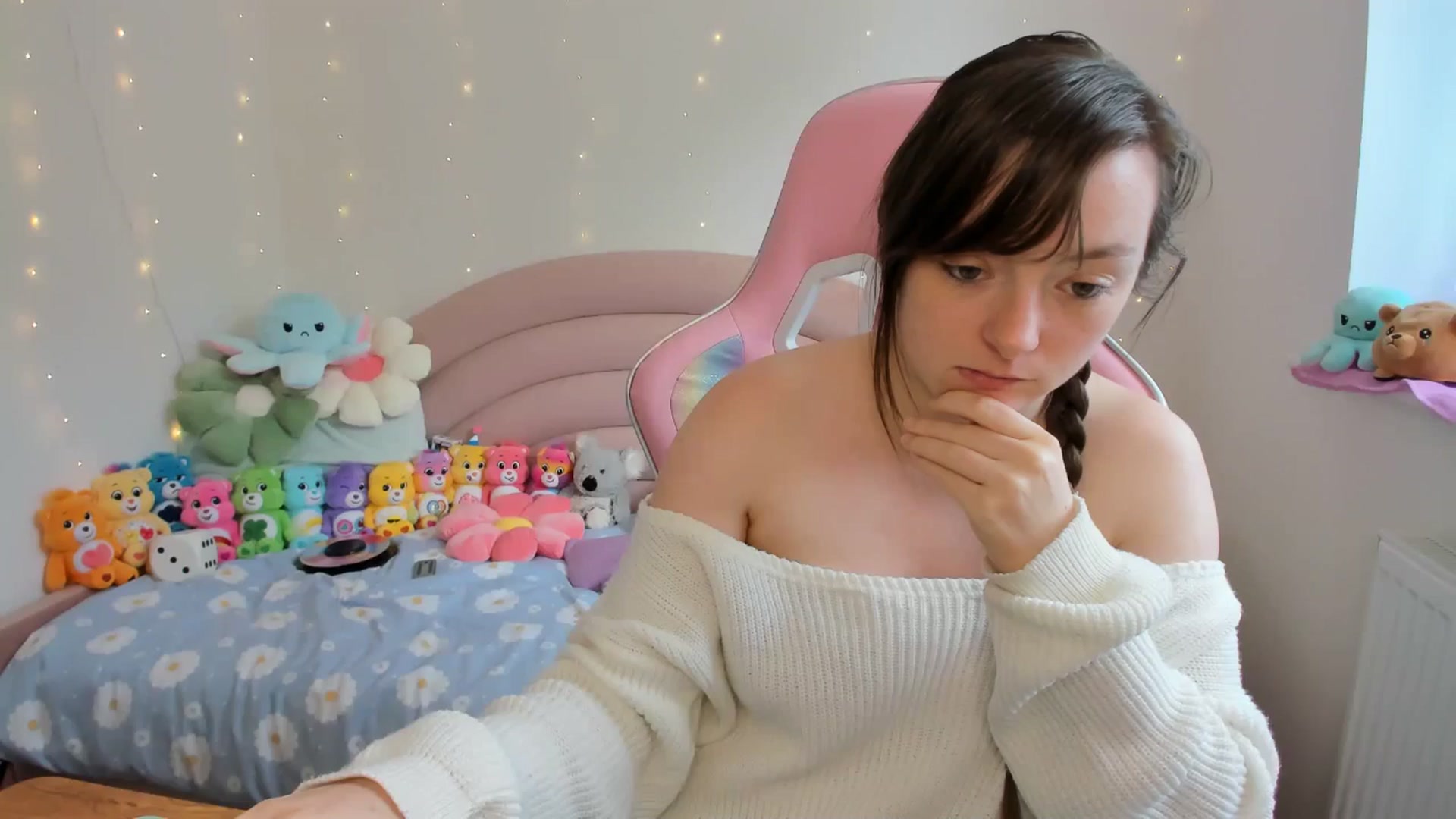 Gallery image thumbnail from JessieBear_'s myfreecams stream on, 09/19/2024, 12:29 image 17 of 20