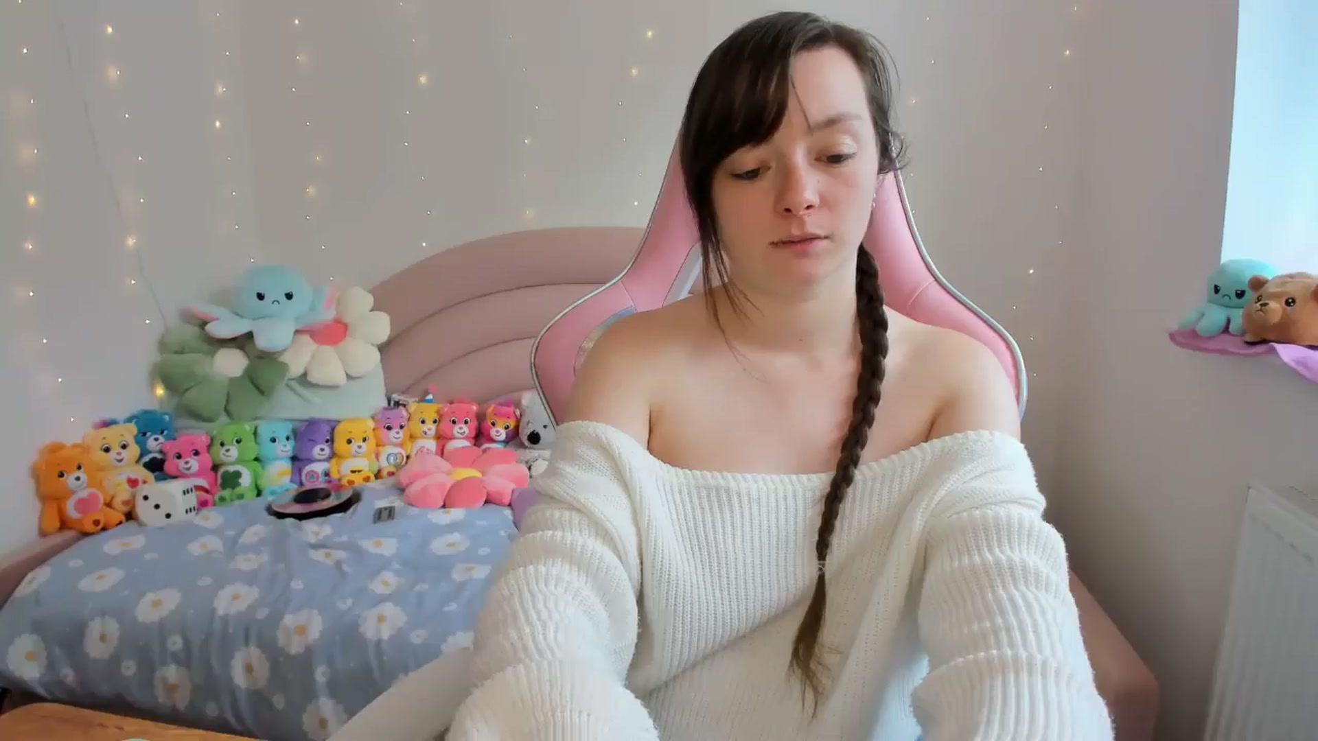 Gallery image thumbnail from JessieBear_'s myfreecams stream on, 09/19/2024, 12:29 image 7 of 20