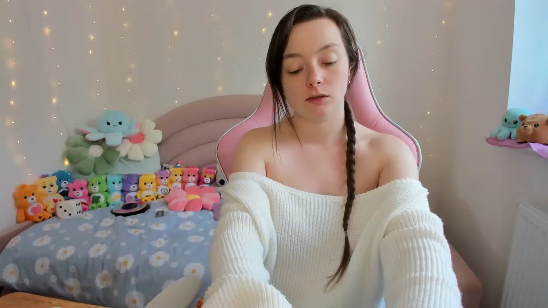Gallery image thumbnail from JessieBear_'s myfreecams stream on, 09/19/2024, 14:38 image 3 of 20