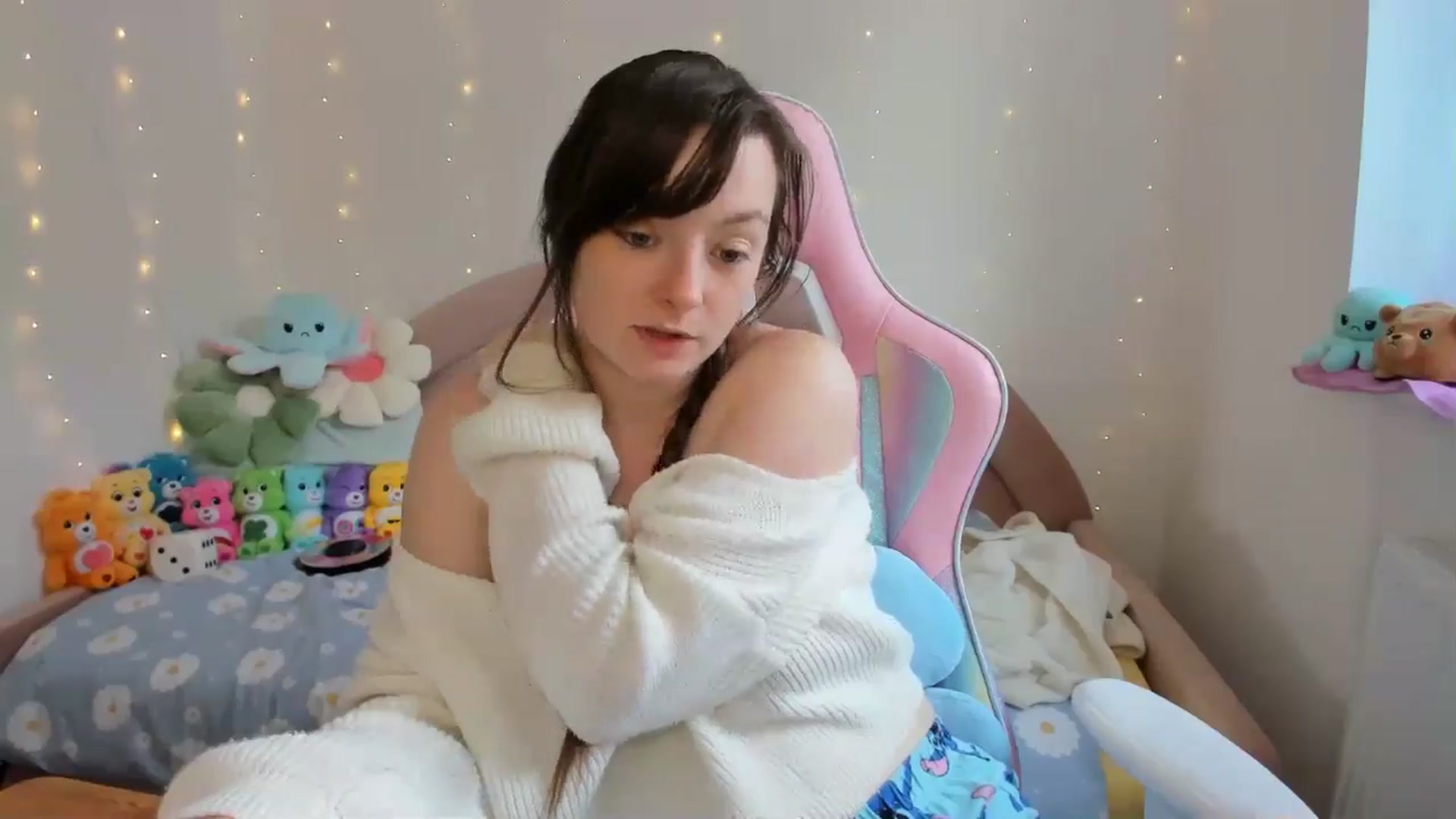 Gallery image thumbnail from JessieBear_'s myfreecams stream on, 09/19/2024, 14:38 image 11 of 20