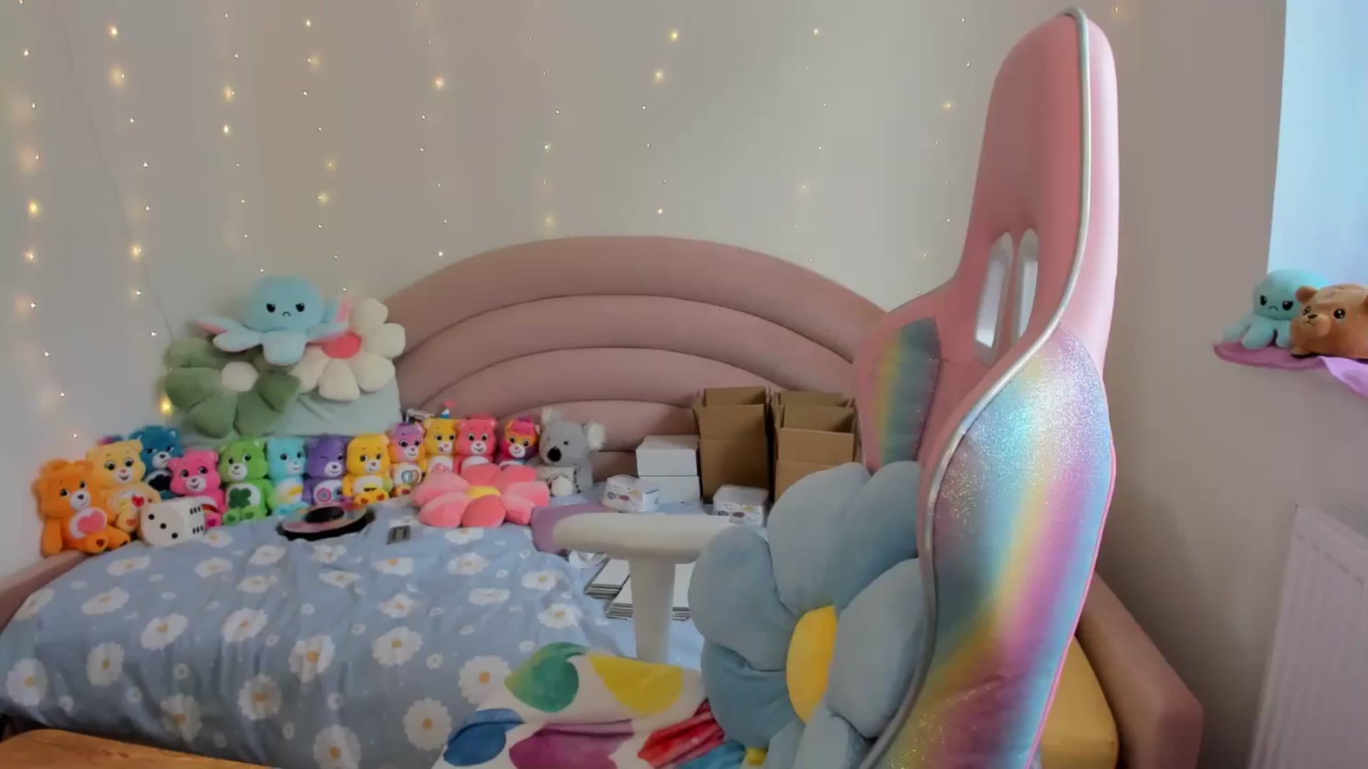 Gallery image thumbnail from JessieBear_'s myfreecams stream on, 09/19/2024, 14:38 image 17 of 20