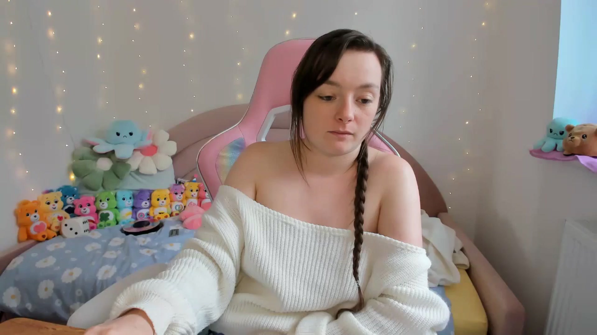 Gallery image thumbnail from JessieBear_'s myfreecams stream on, 09/19/2024, 15:47 image 8 of 20