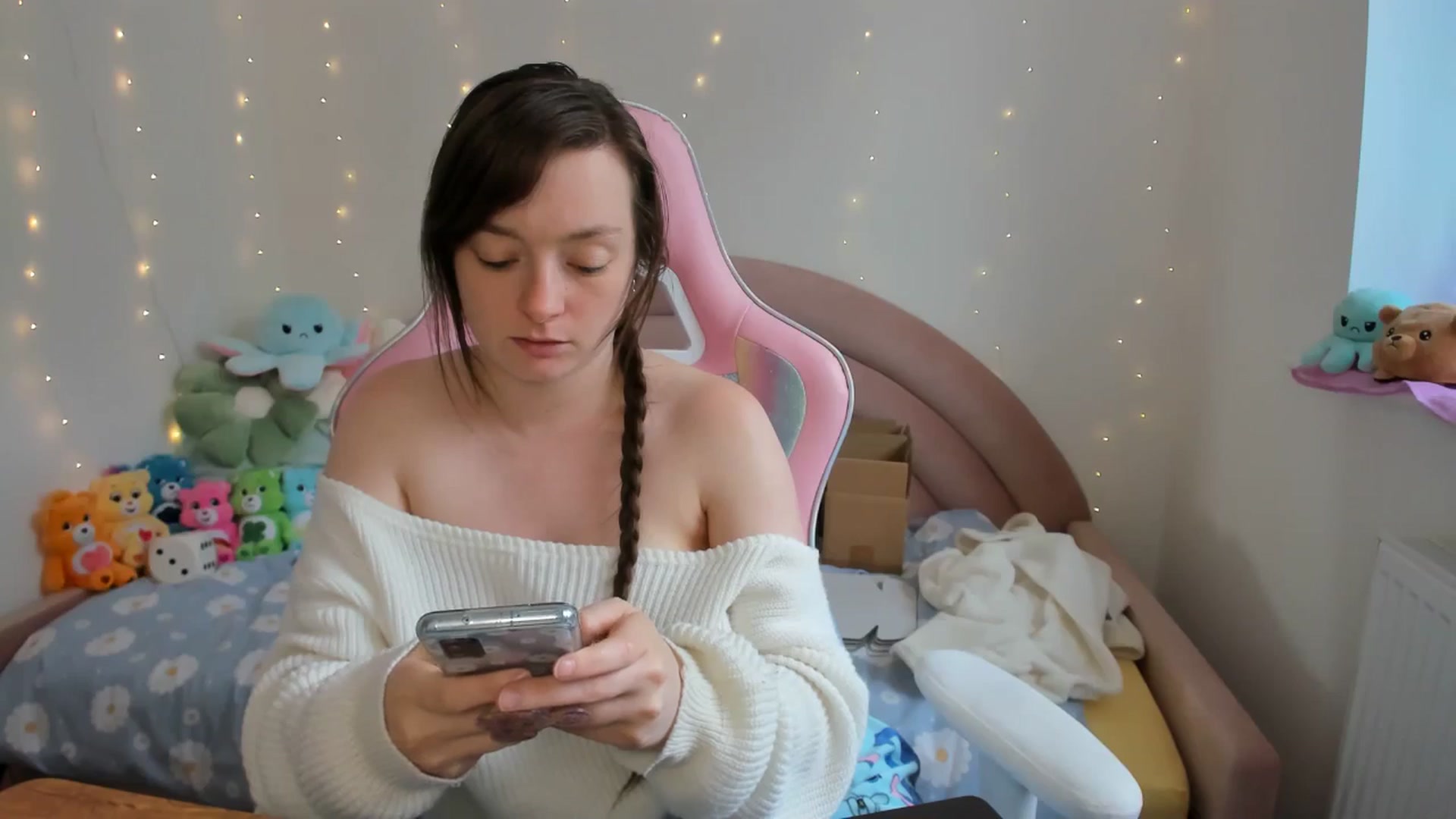 Gallery image thumbnail from JessieBear_'s myfreecams stream on, 09/19/2024, 15:47 image 15 of 20