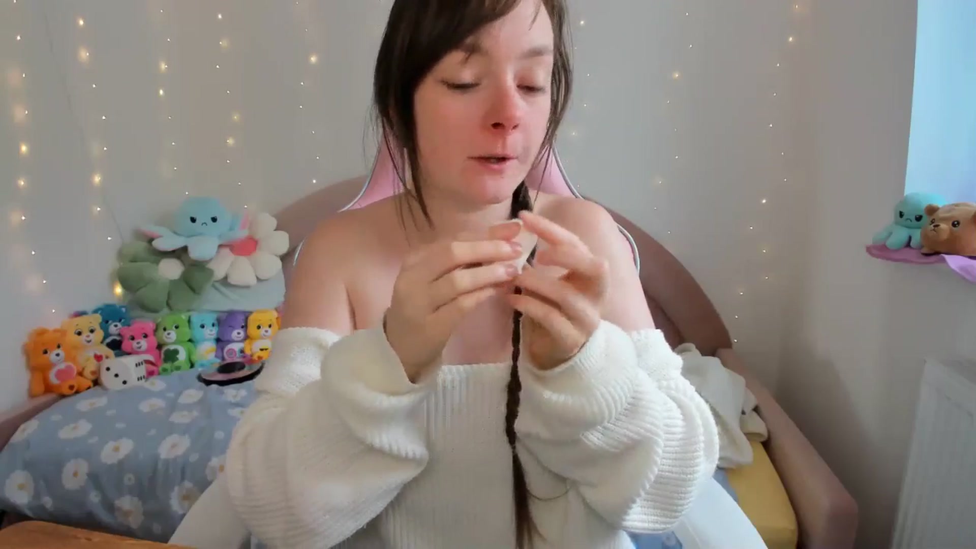 Gallery image thumbnail from JessieBear_'s myfreecams stream on, 09/19/2024, 16:40 image 5 of 20