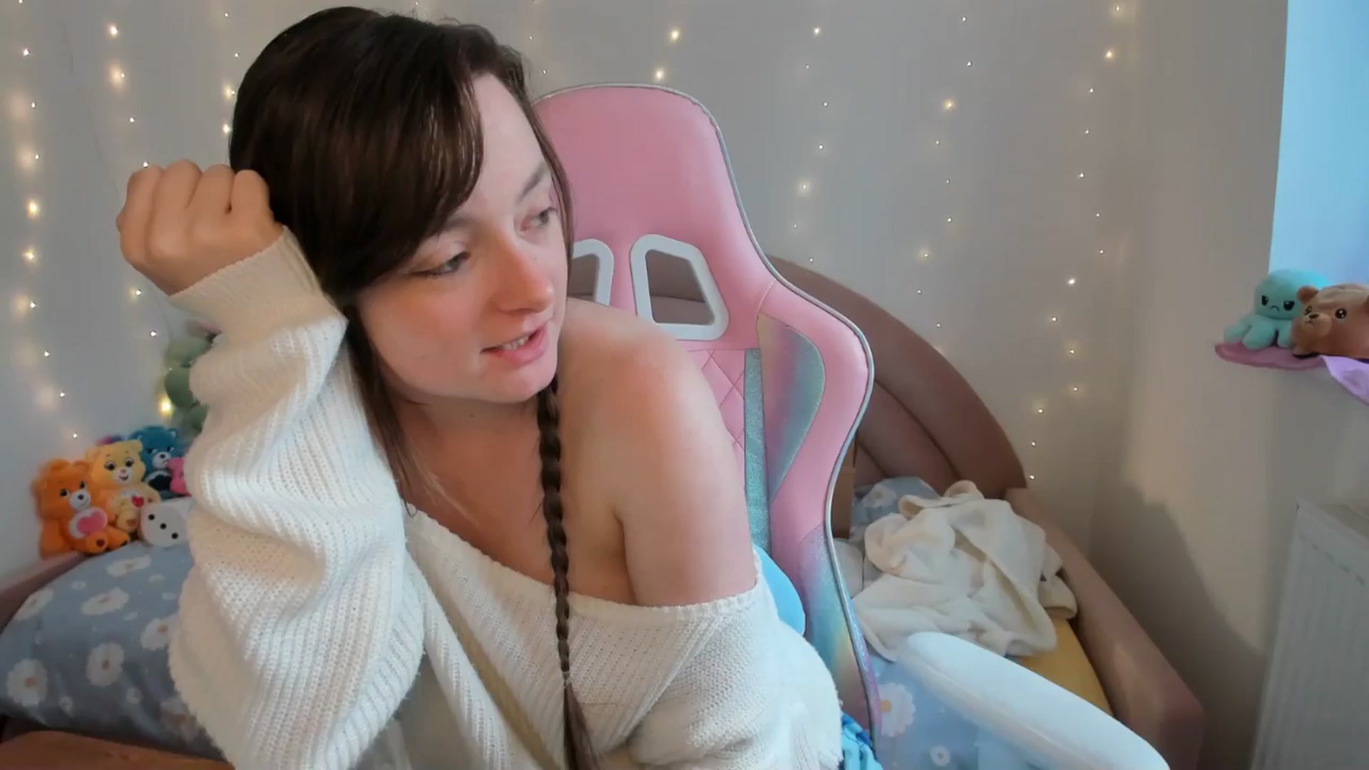 Gallery image thumbnail from JessieBear_'s myfreecams stream on, 09/19/2024, 17:20 image 1 of 20