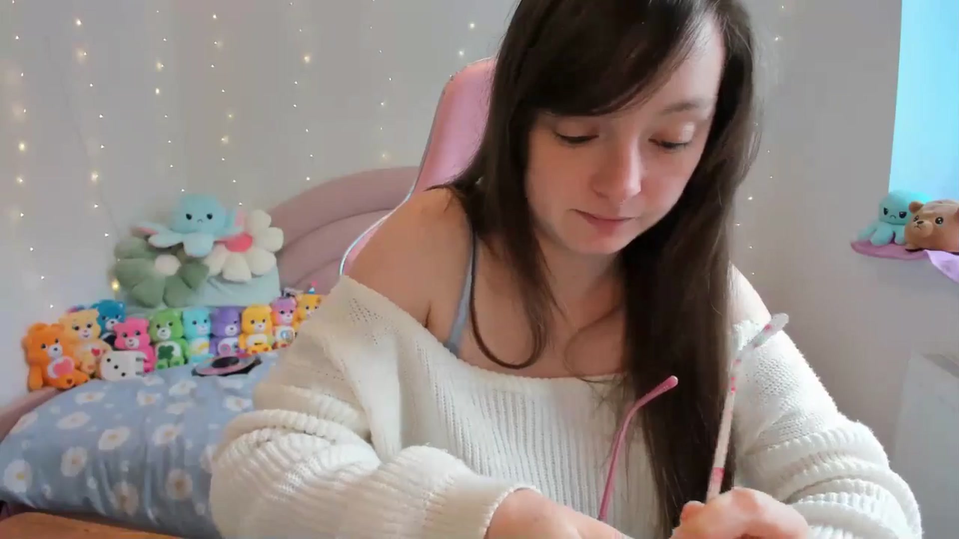 Gallery image thumbnail from JessieBear_'s myfreecams stream on, 09/20/2024, 13:05 image 17 of 20