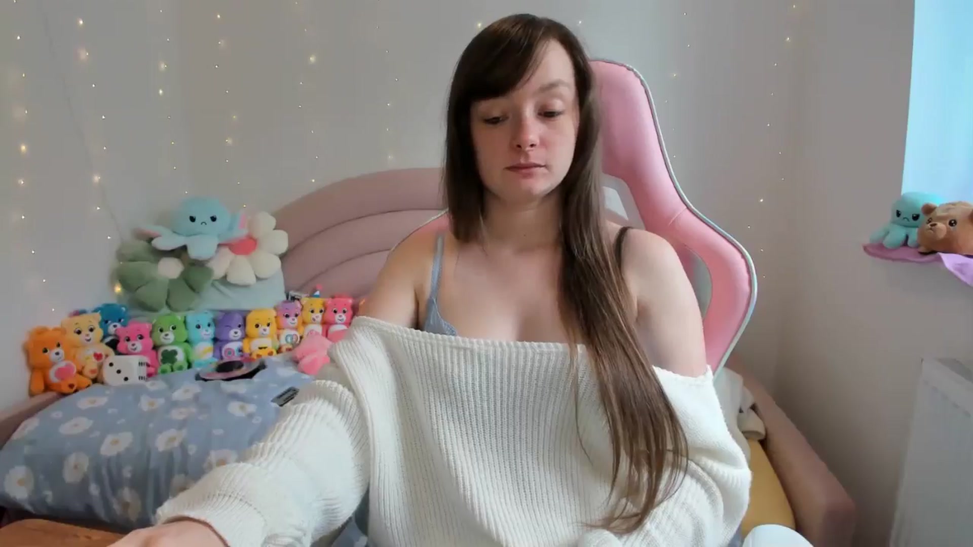 Gallery image thumbnail from JessieBear_'s myfreecams stream on, 09/20/2024, 13:05 image 6 of 20