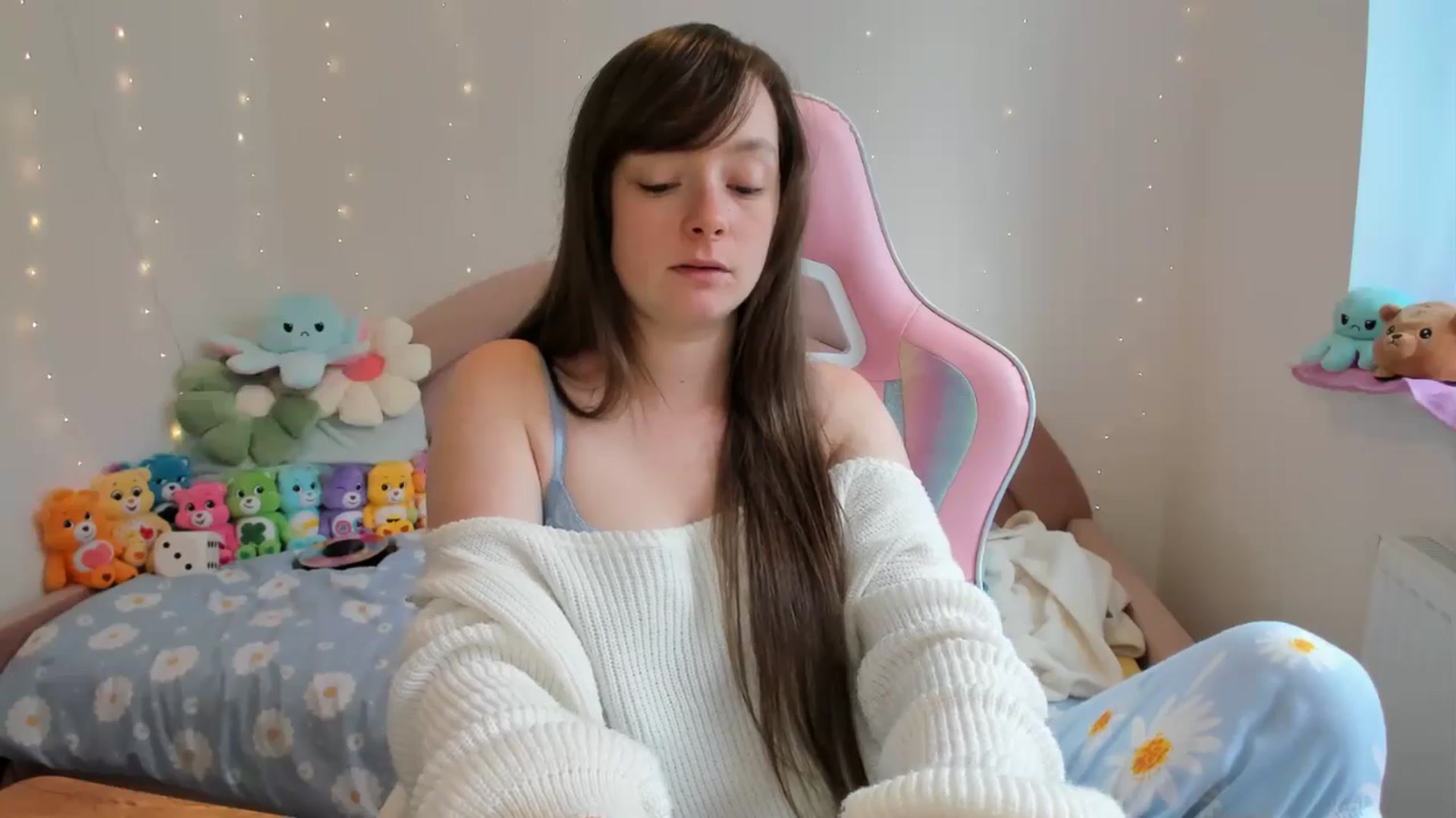 Gallery image thumbnail from JessieBear_'s myfreecams stream on, 09/20/2024, 13:05 image 10 of 20