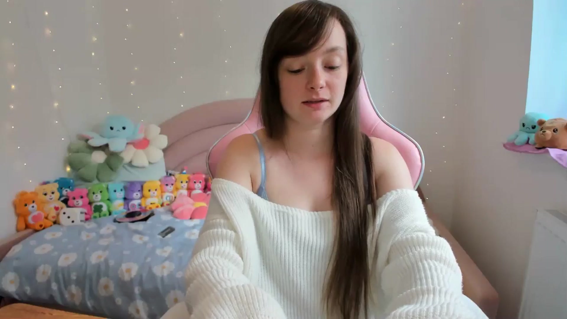 Gallery image thumbnail from JessieBear_'s myfreecams stream on, 09/20/2024, 13:05 image 4 of 20