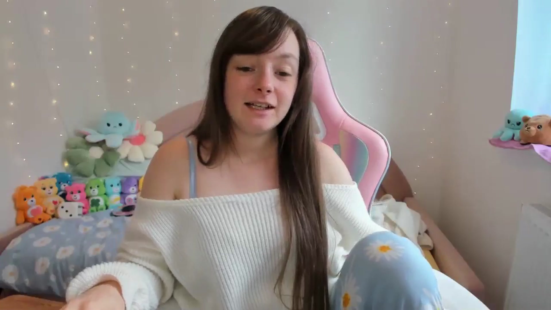 Gallery image thumbnail from JessieBear_'s myfreecams stream on, 09/20/2024, 13:05 image 8 of 20