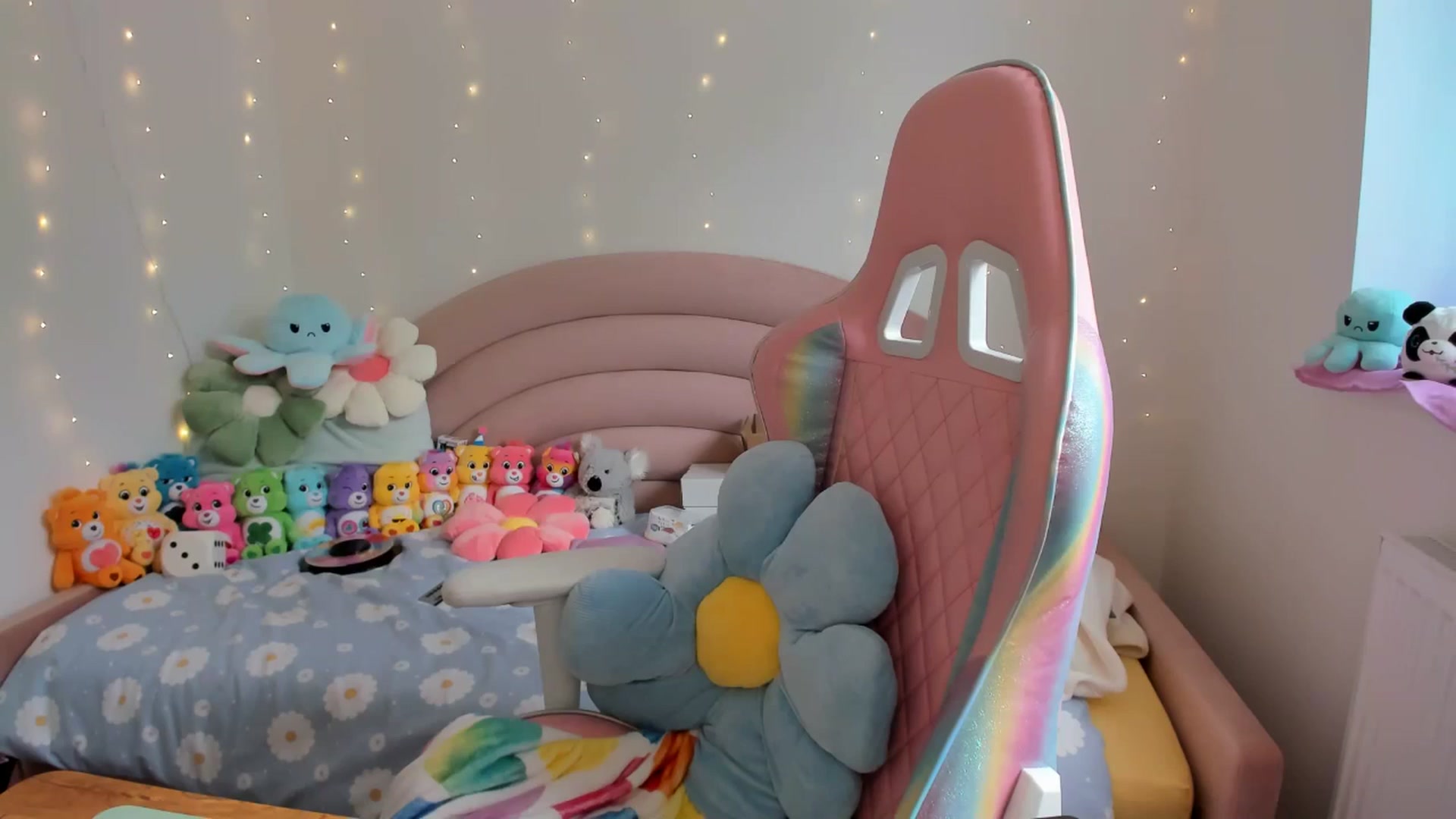 Gallery image thumbnail from JessieBear_'s myfreecams stream on, 09/20/2024, 15:52 image 13 of 20