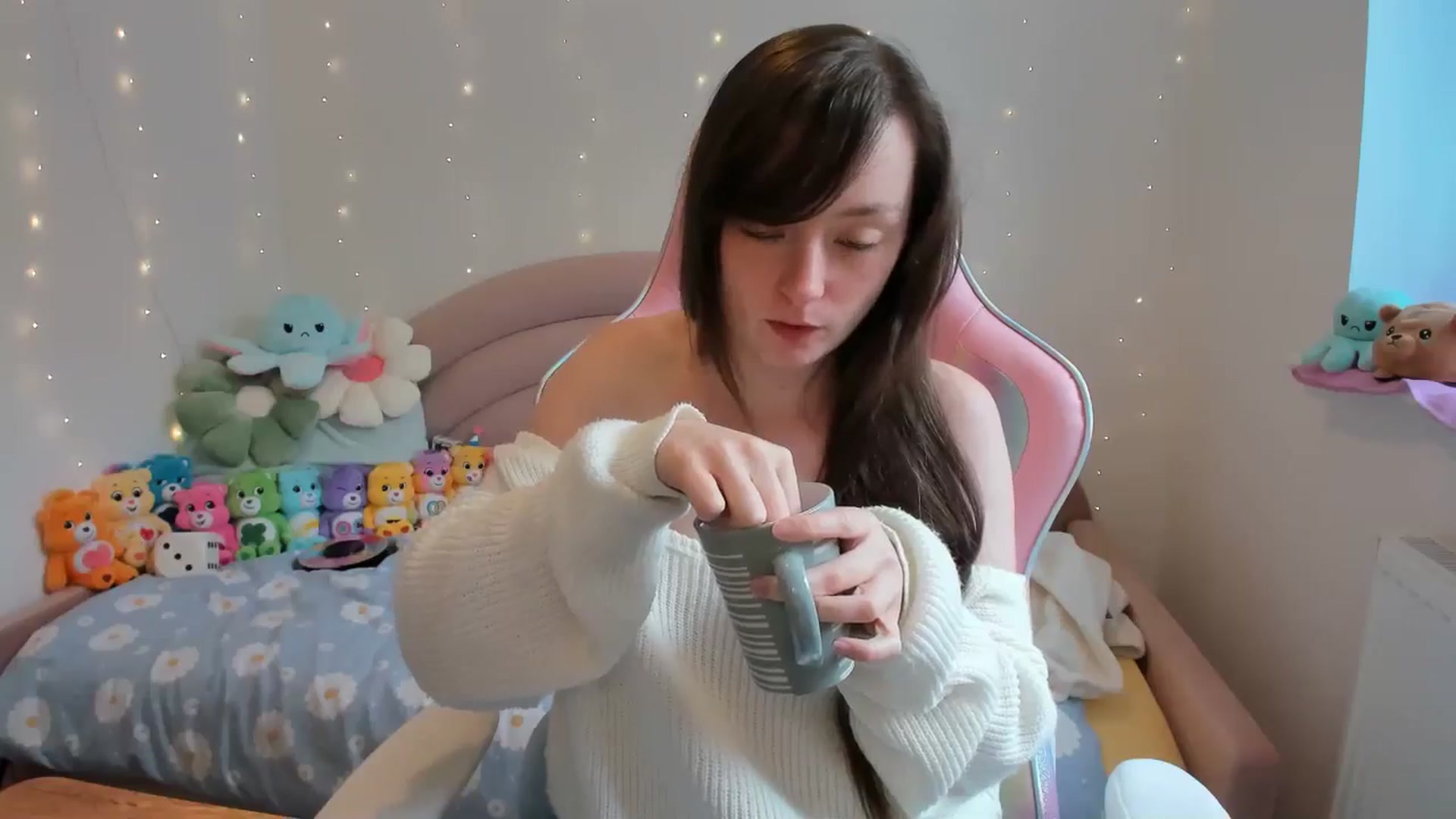 Gallery image thumbnail from JessieBear_'s myfreecams stream on, 09/20/2024, 15:52 image 5 of 20