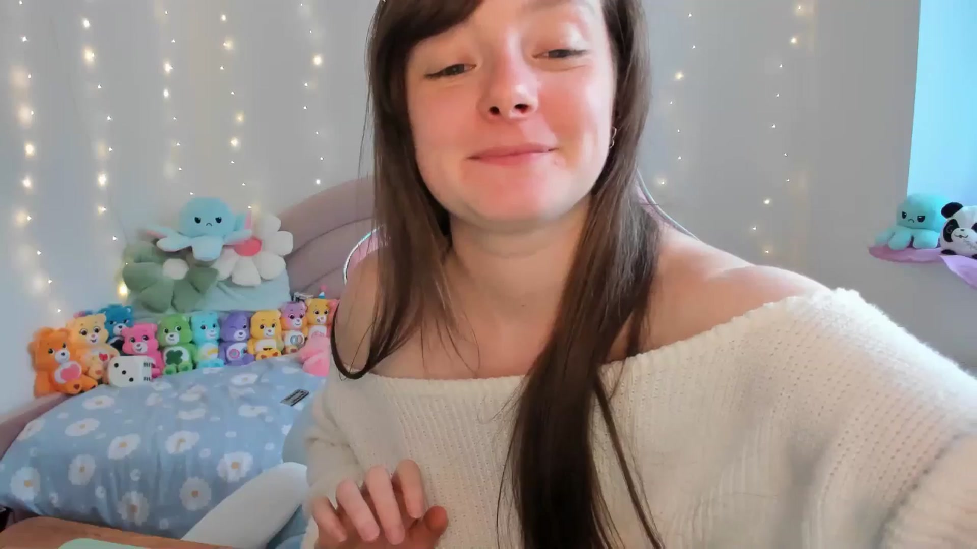 Gallery image thumbnail from JessieBear_'s myfreecams stream on, 09/20/2024, 17:08 image 10 of 20