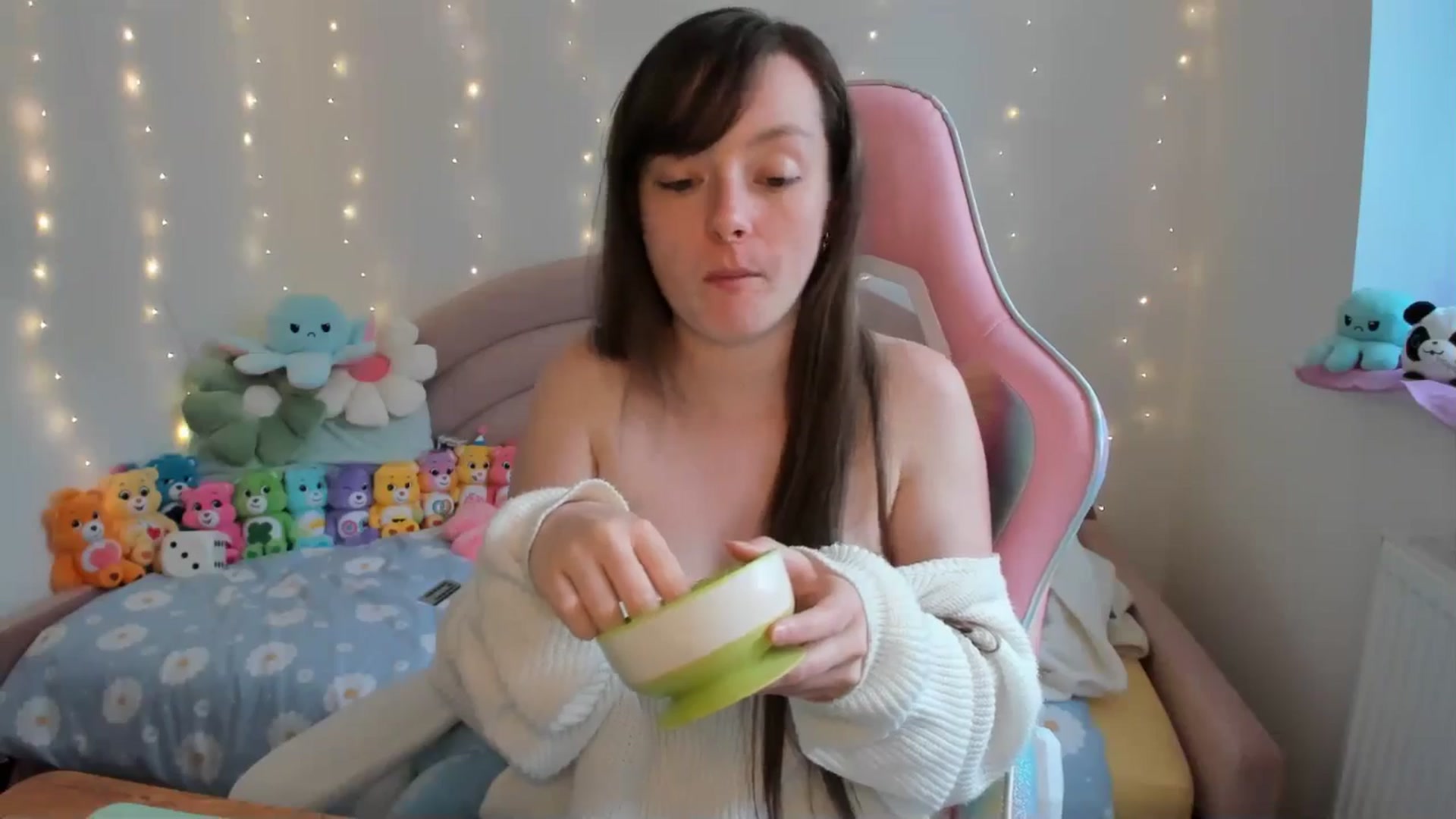 Gallery image thumbnail from JessieBear_'s myfreecams stream on, 09/20/2024, 17:08 image 8 of 20
