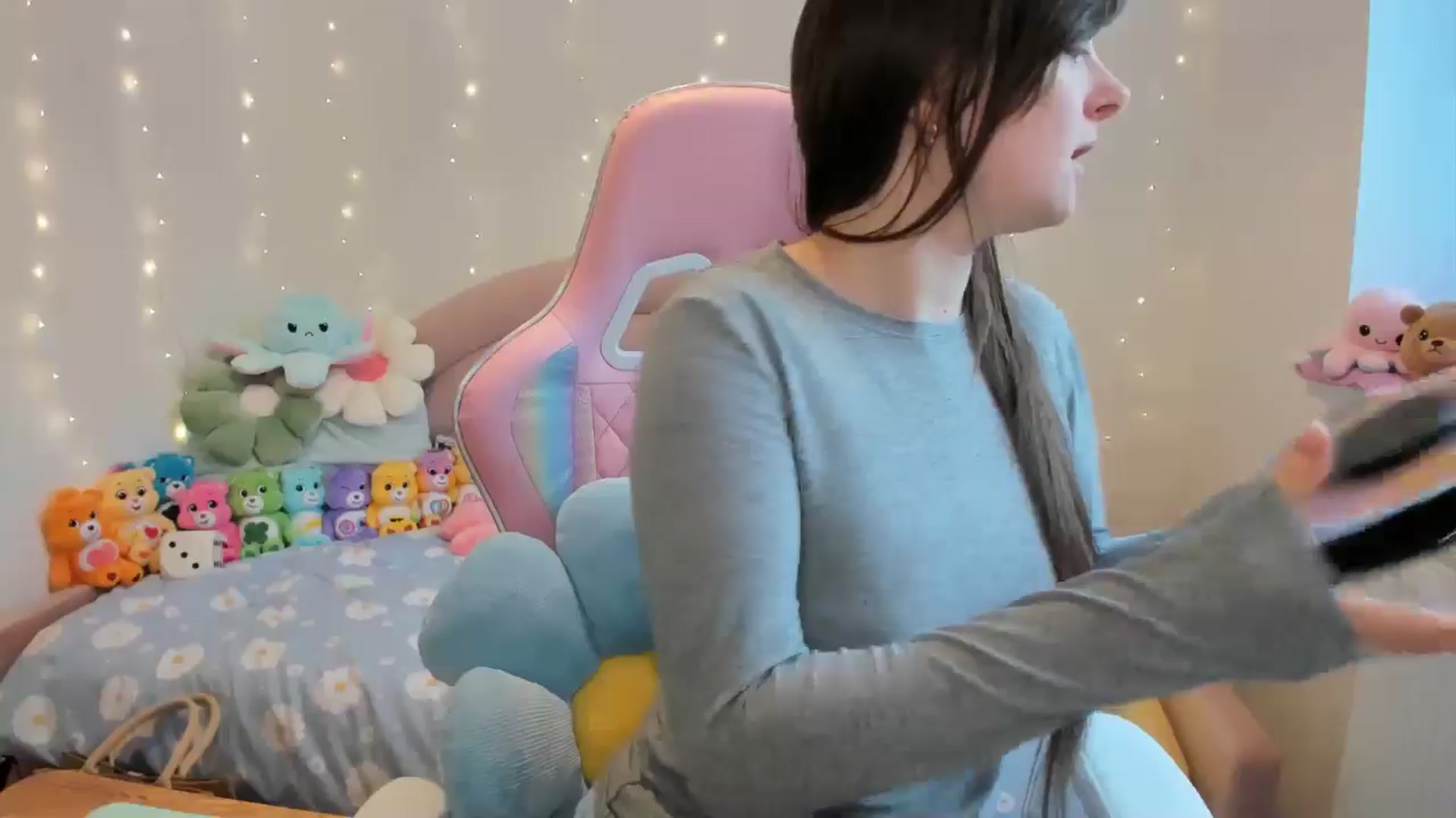 Gallery image thumbnail from JessieBear_'s myfreecams stream on, 09/23/2024, 14:18 image 6 of 20