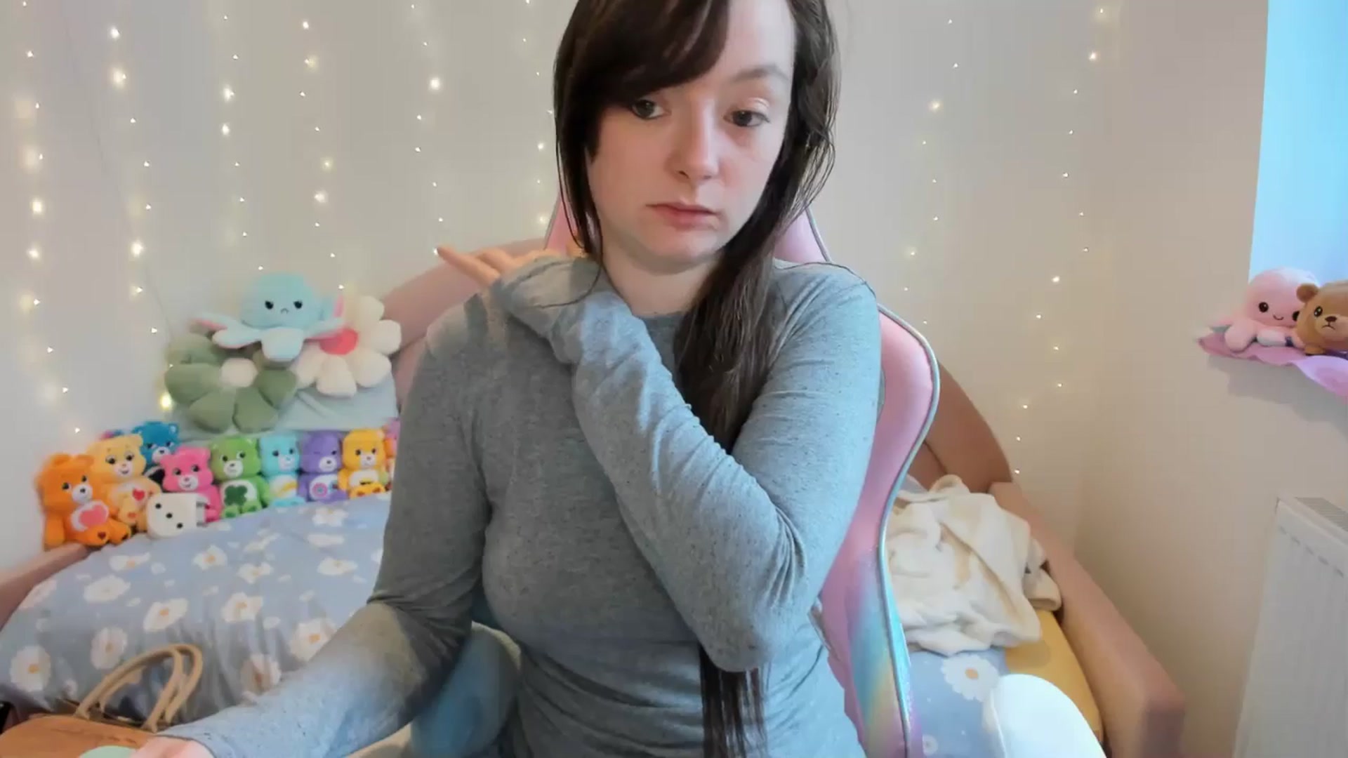 Gallery image thumbnail from JessieBear_'s myfreecams stream on, 09/23/2024, 14:18 image 5 of 20