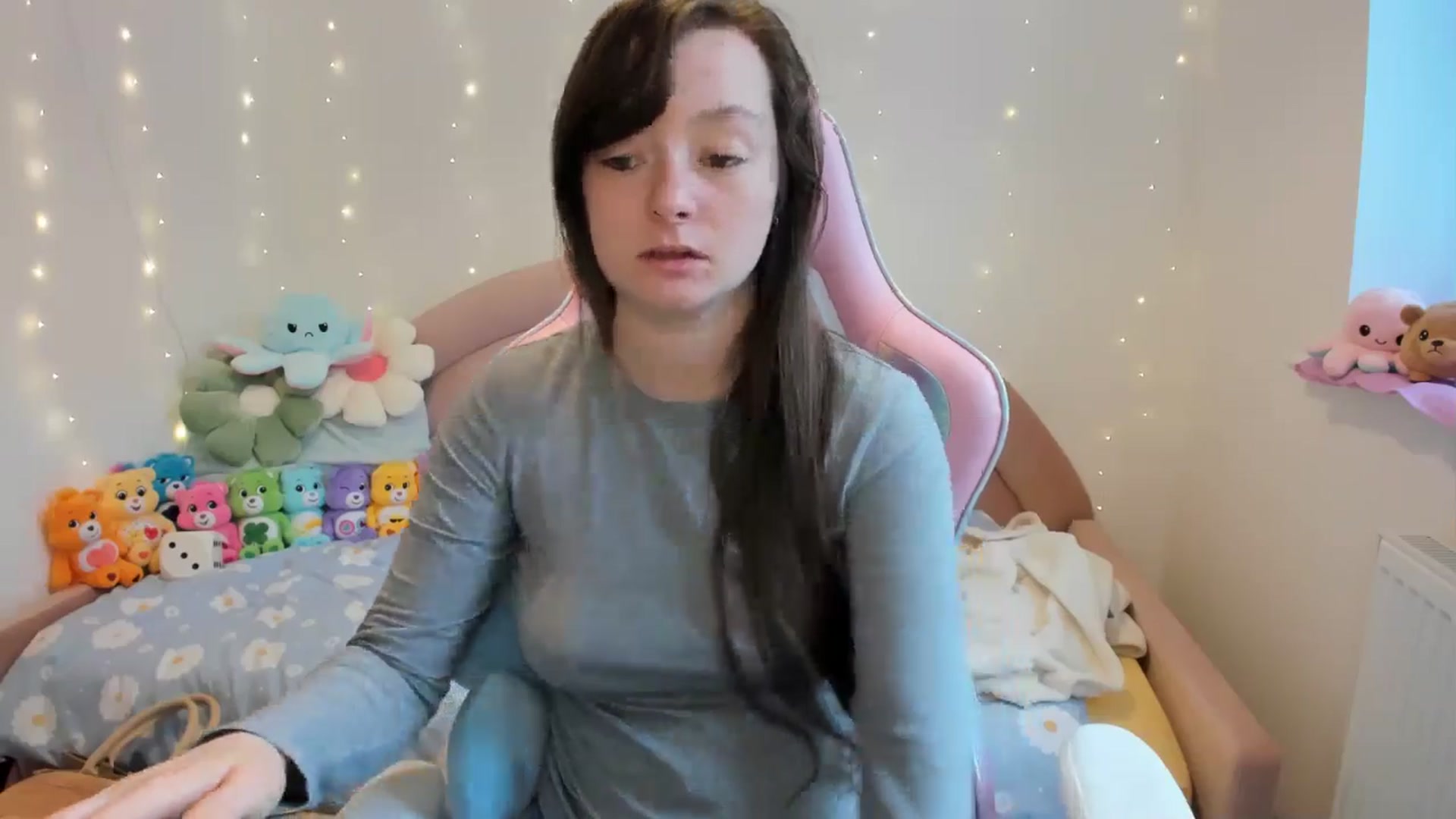 Gallery image thumbnail from JessieBear_'s myfreecams stream on, 09/23/2024, 14:18 image 16 of 20