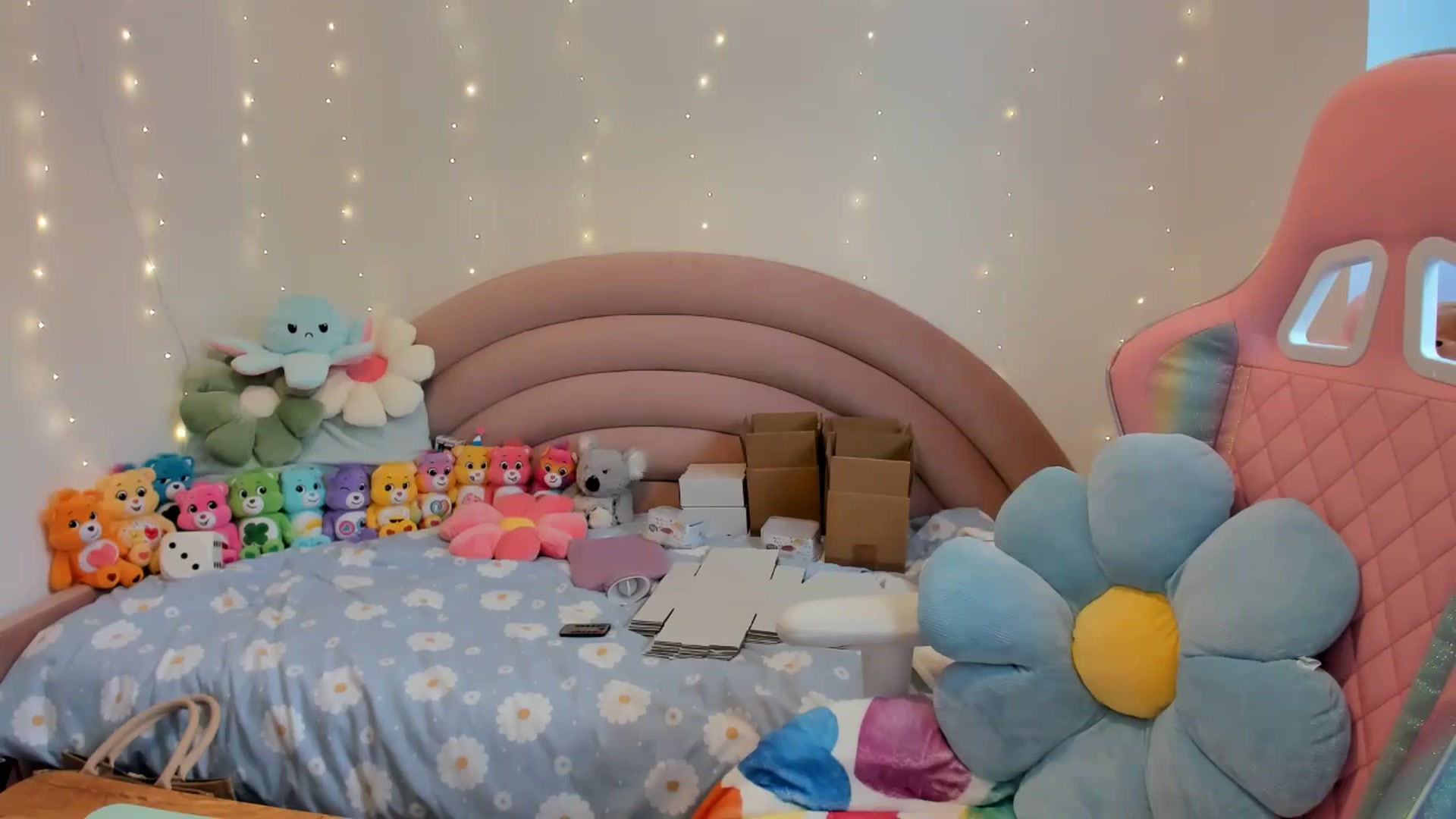 Gallery image thumbnail from JessieBear_'s myfreecams stream on, 09/23/2024, 14:18 image 2 of 20