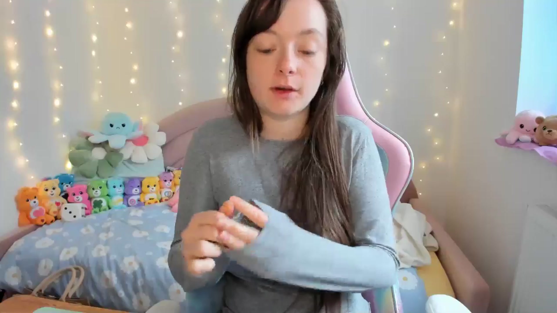 Gallery image thumbnail from JessieBear_'s myfreecams stream on, 09/23/2024, 16:34 image 4 of 20